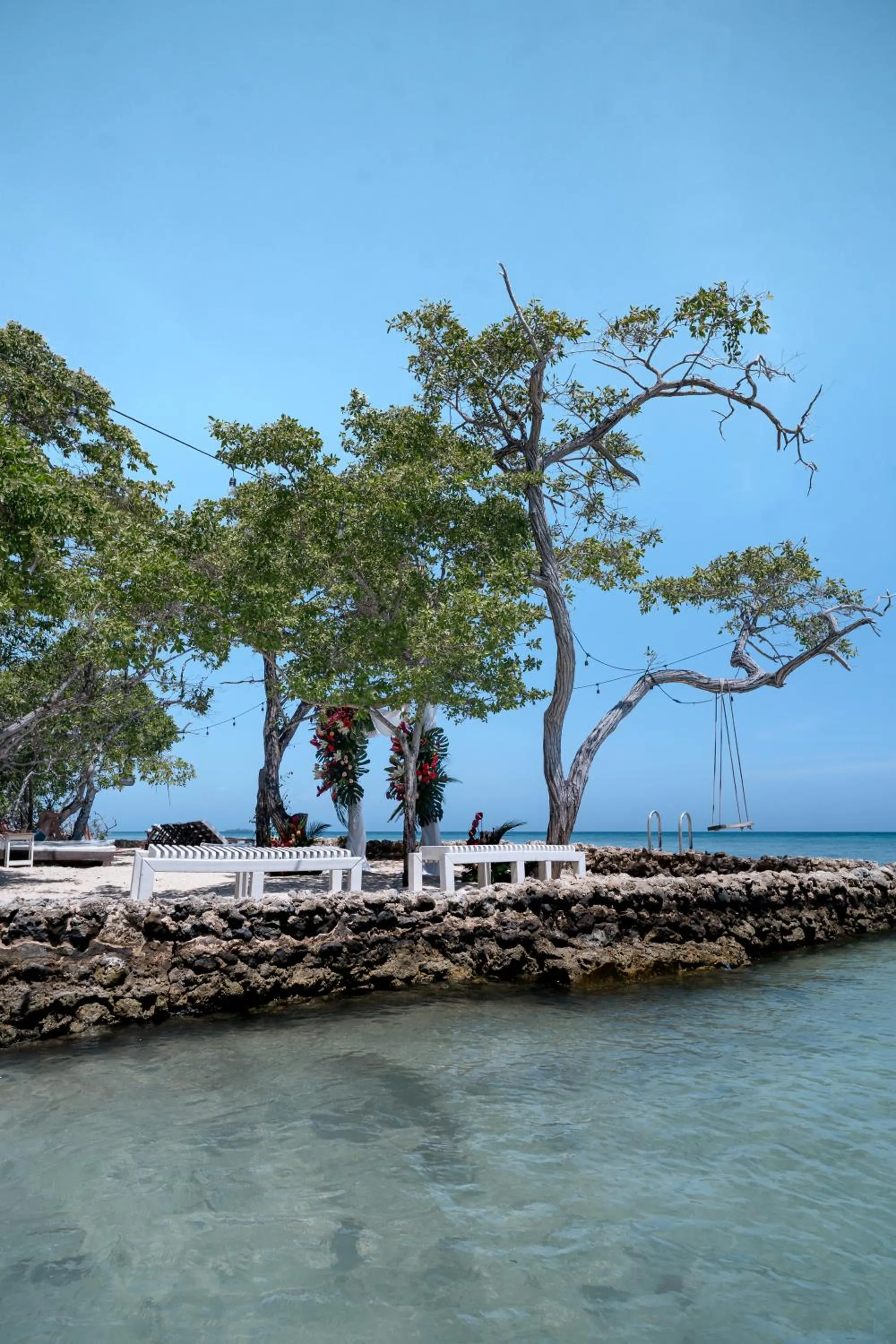 Day in Fragata Island House