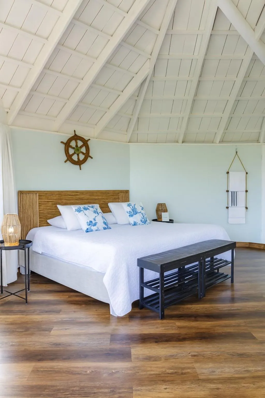 Bedroom, Bed in Fragata Island House