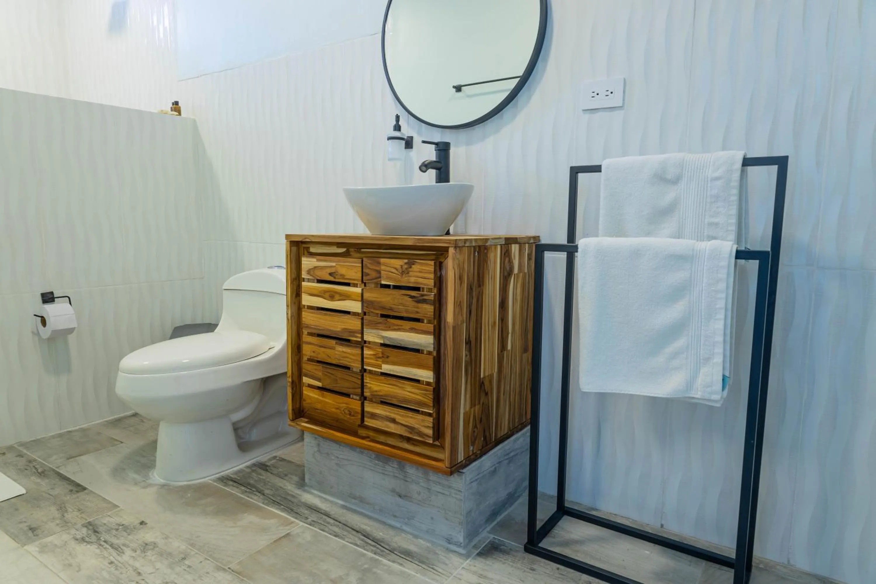 Bathroom in Fragata Island House