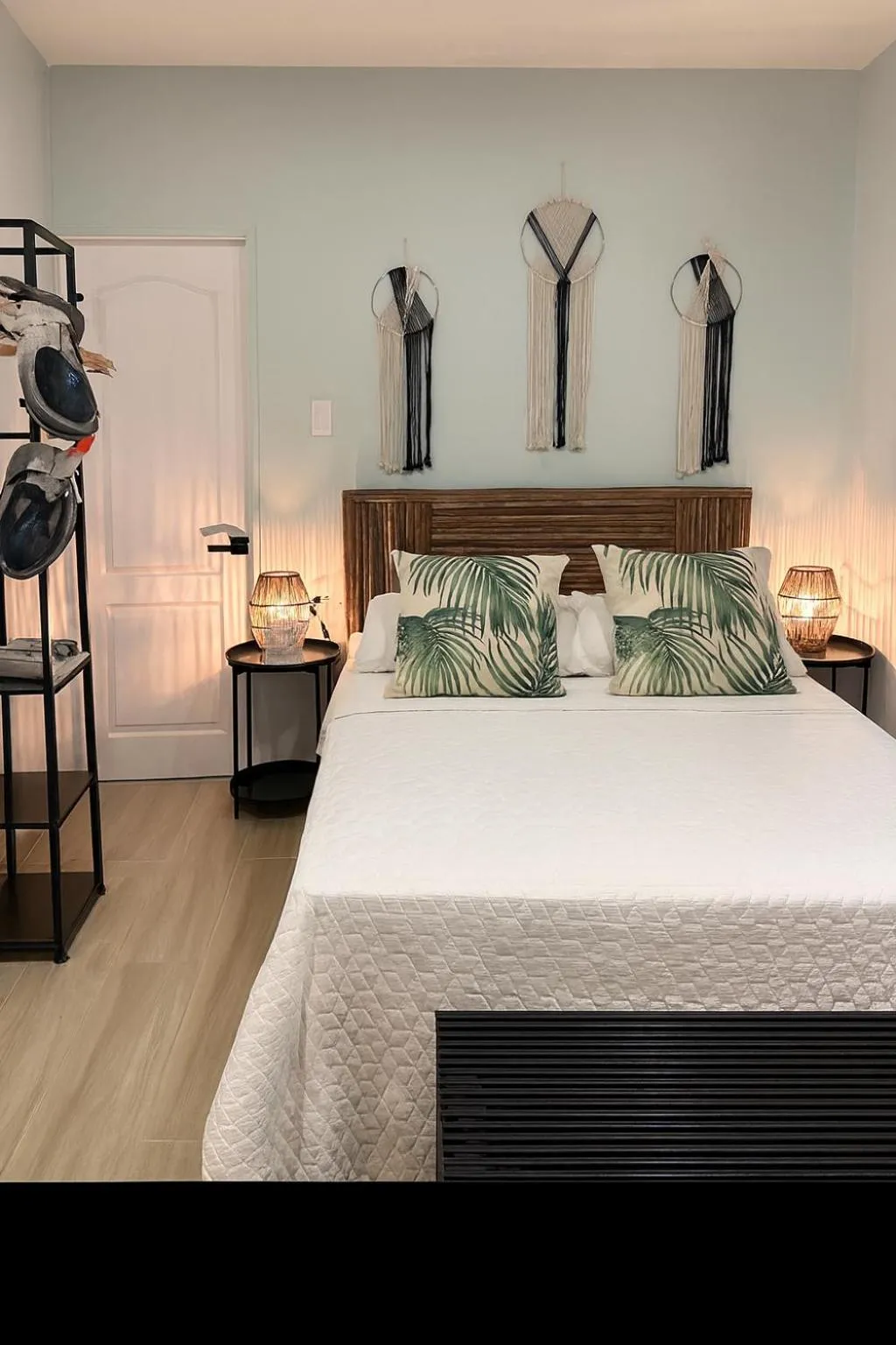 Bedroom, Bed in Fragata Island House