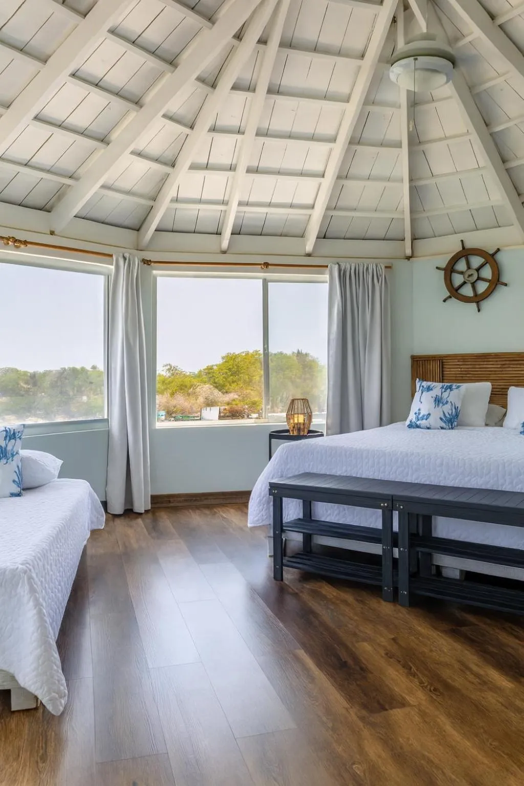 Bedroom, Bed in Fragata Island House