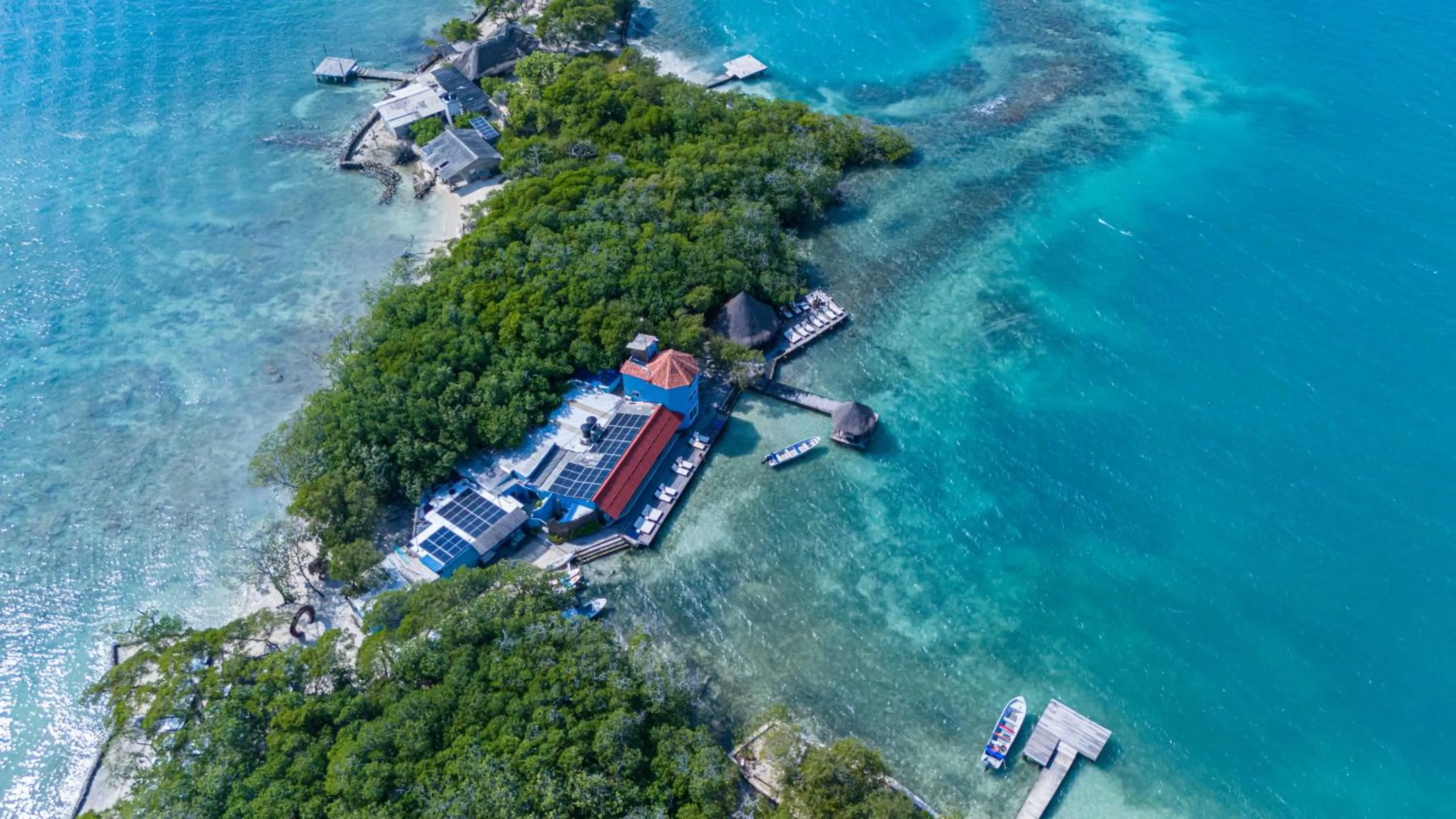 Property building in Fragata Island House