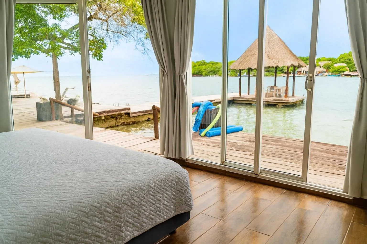 View (from property/room), Bed in Fragata Island House