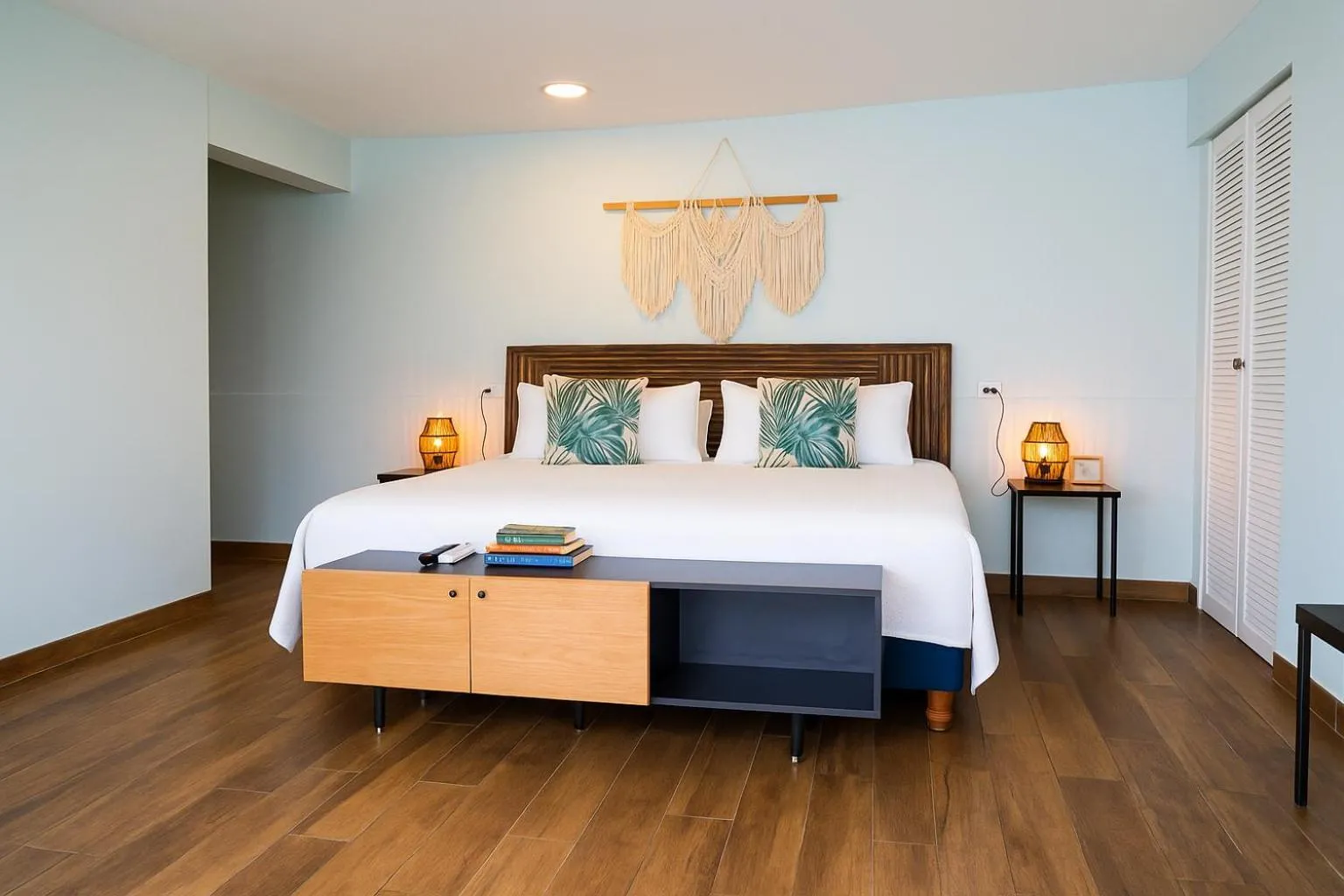 Bedroom, Bed in Fragata Island House