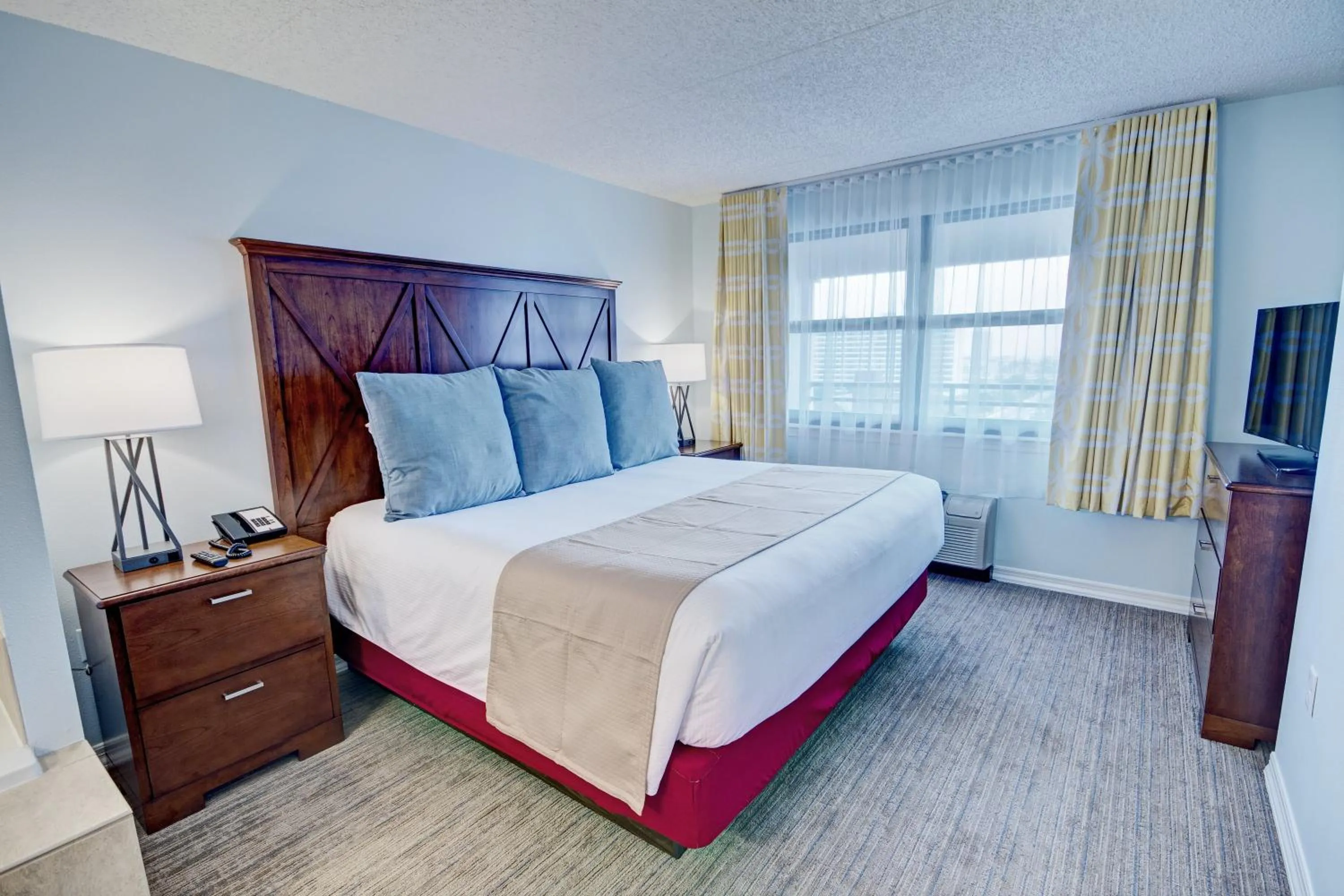 Photo of the whole room, Bed in Club Wyndham Skyline Tower