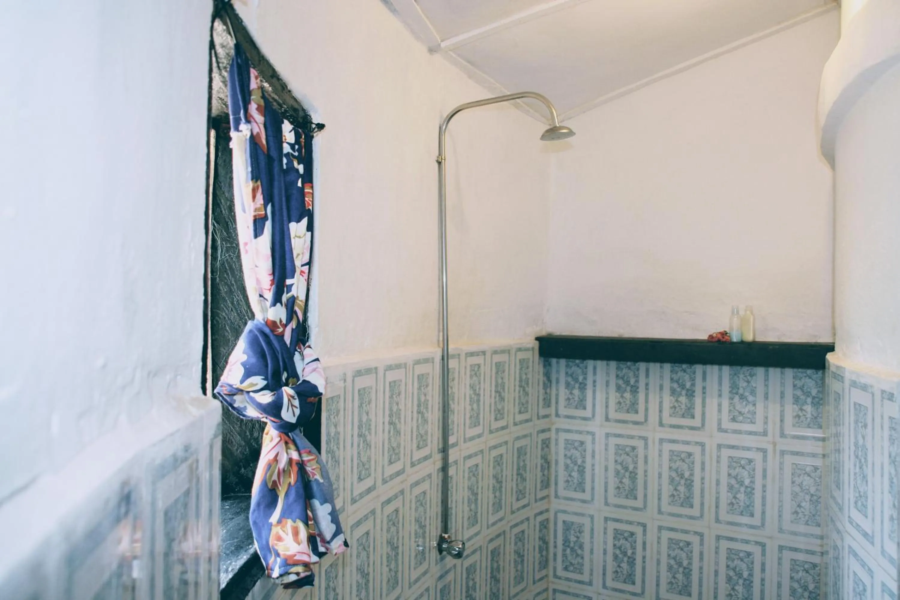 Shower in Tamba Kuruba Eco-lodge