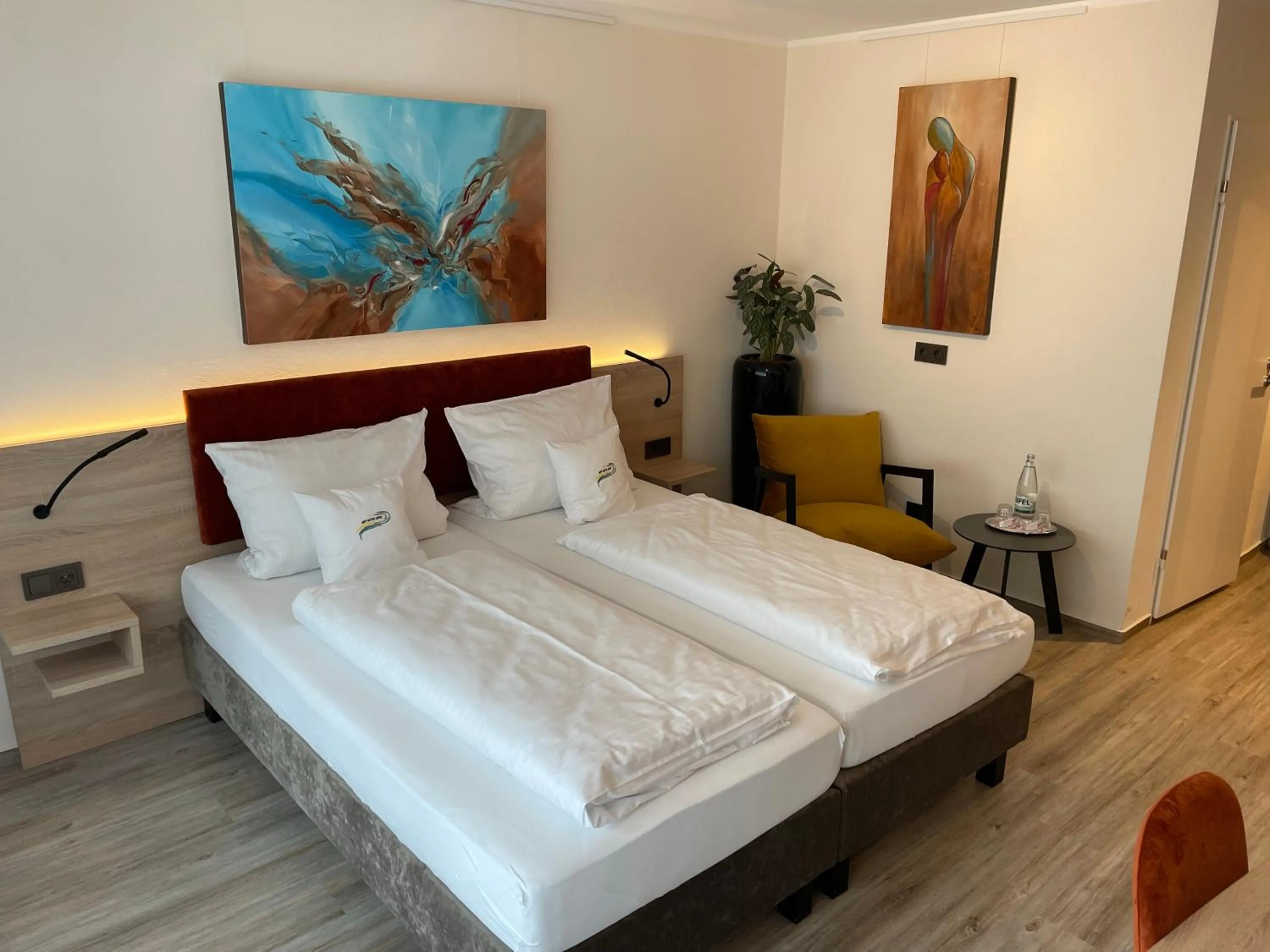 Photo of the whole room, Bed in Art Hotel Eifel