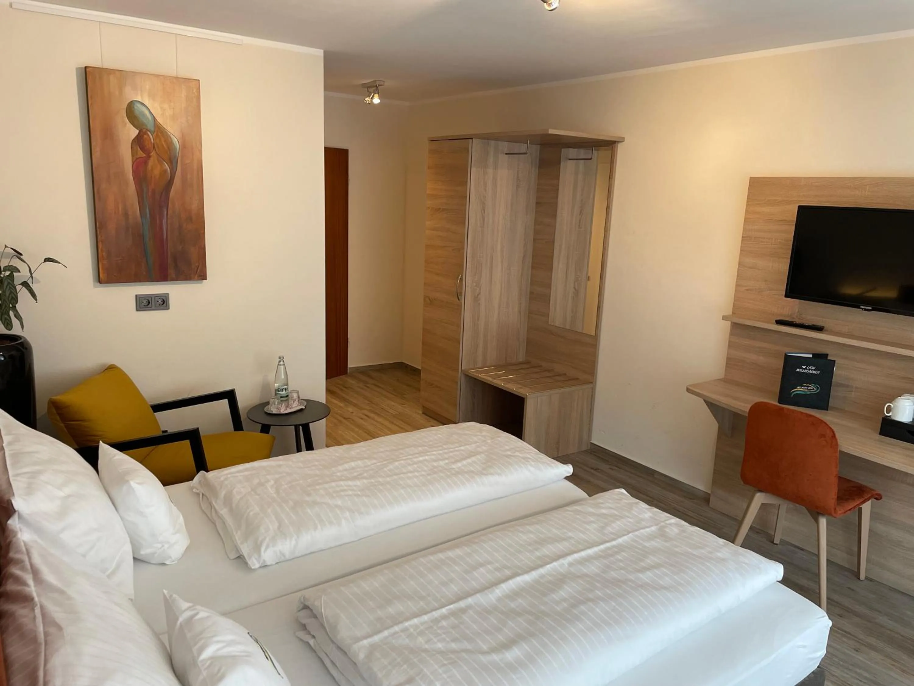 Photo of the whole room, Bed in Art Hotel Eifel