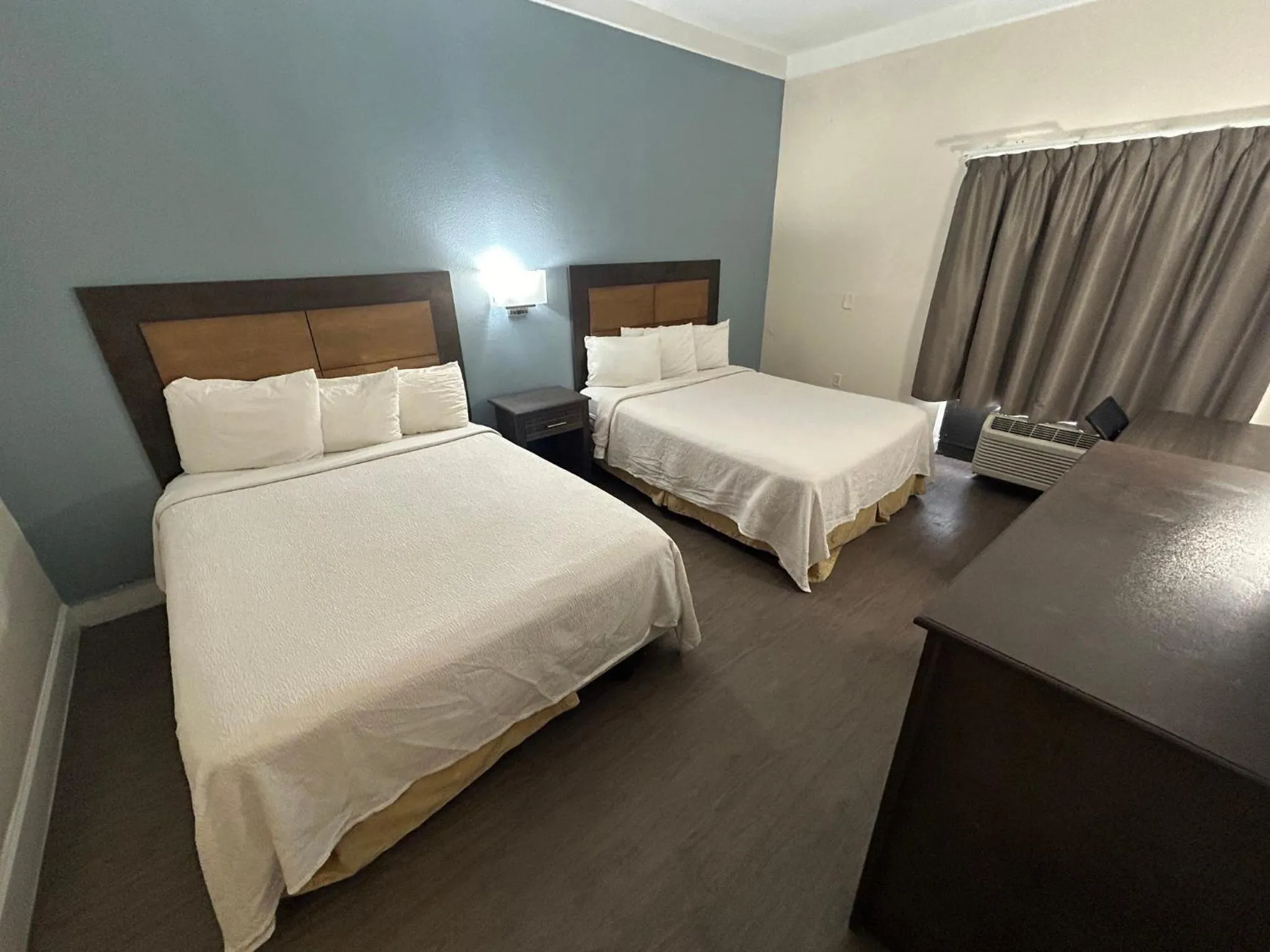 Photo of the whole room, Bed in Red Roof PLUS Fort Myers