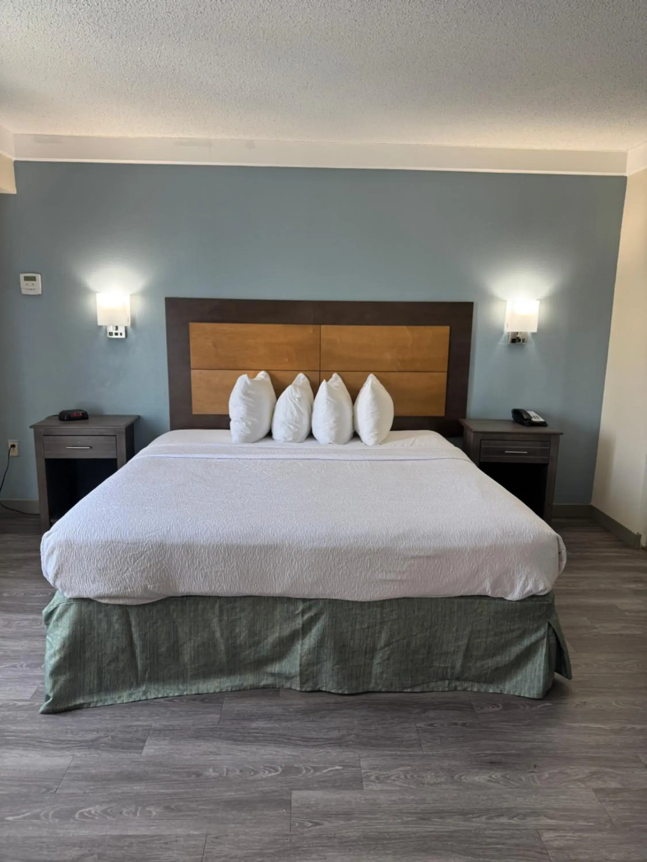 Suite King with Spa Bath Smoke Free in Red Roof PLUS Fort Myers Suite King with Spa Bath Smoke Free in Red Roof PLUS Fort Myers
