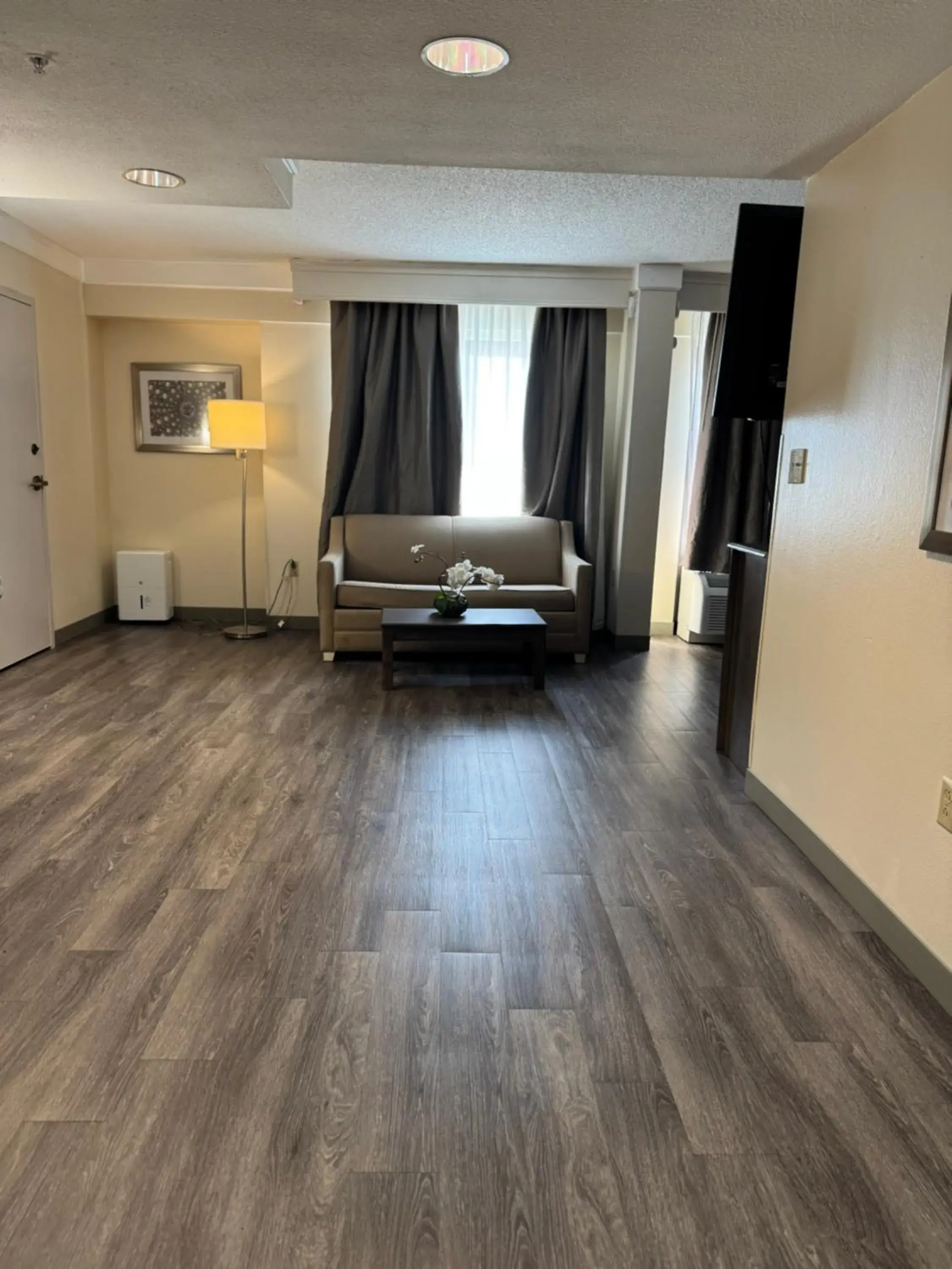 Suite King with Spa Bath Smoke Free in Red Roof PLUS Fort Myers Suite King with Spa Bath Smoke Free in Red Roof PLUS Fort Myers