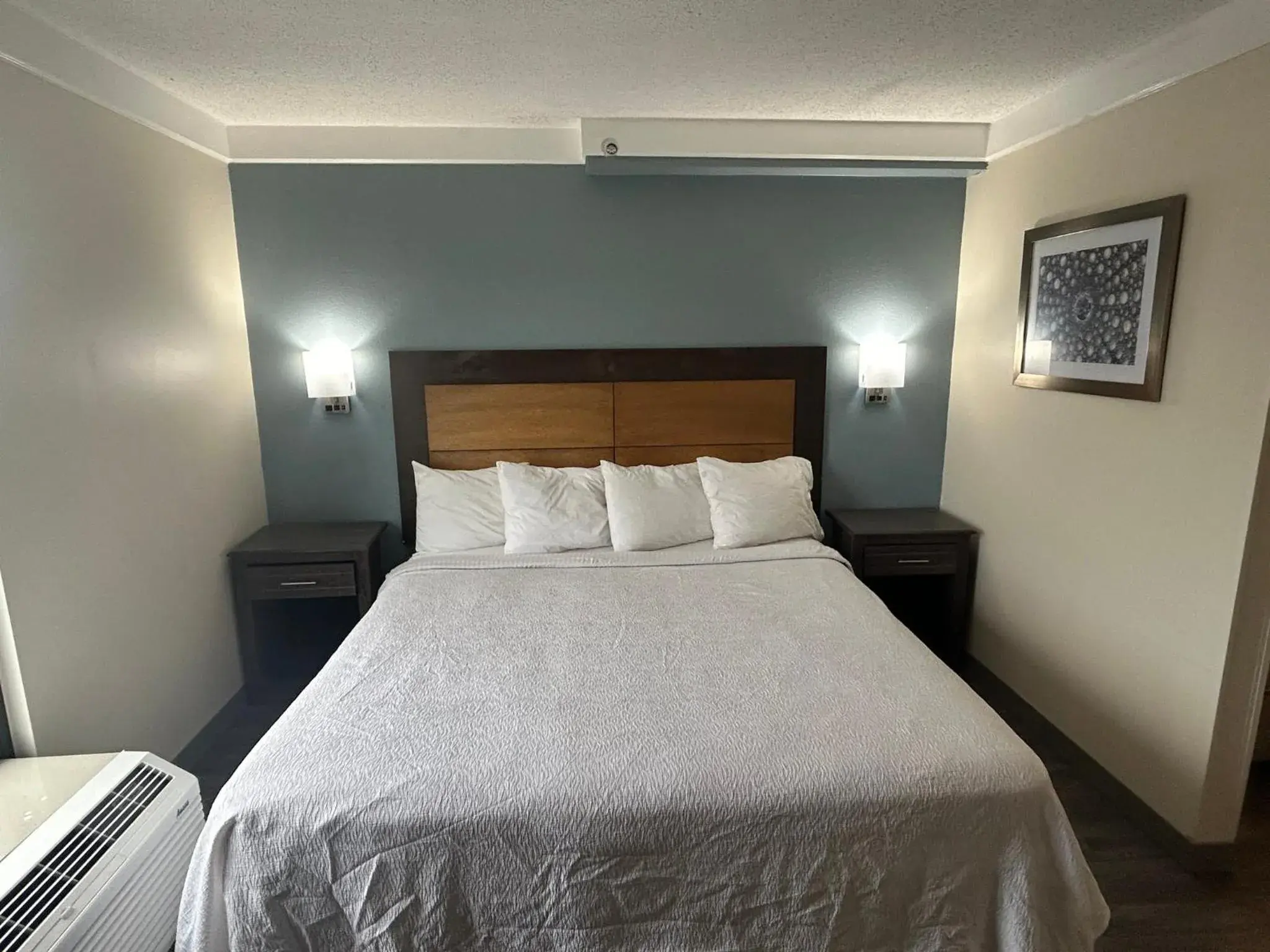 Photo of the whole room, Bed in Red Roof PLUS Fort Myers Photo of the whole room, Bed in Red Roof PLUS Fort Myers