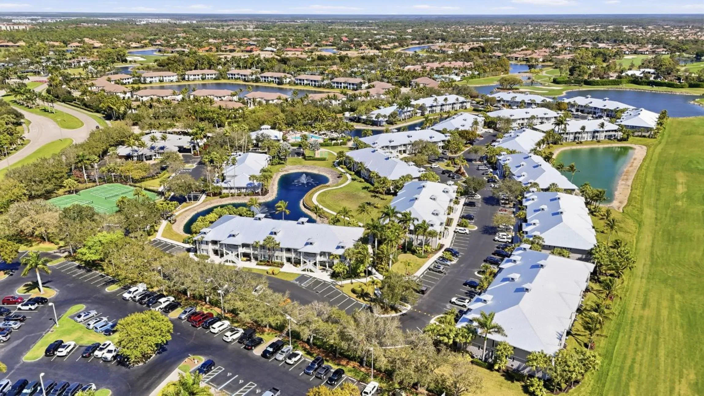 Property building in GreenLinks Golf Villas at Lely Resort