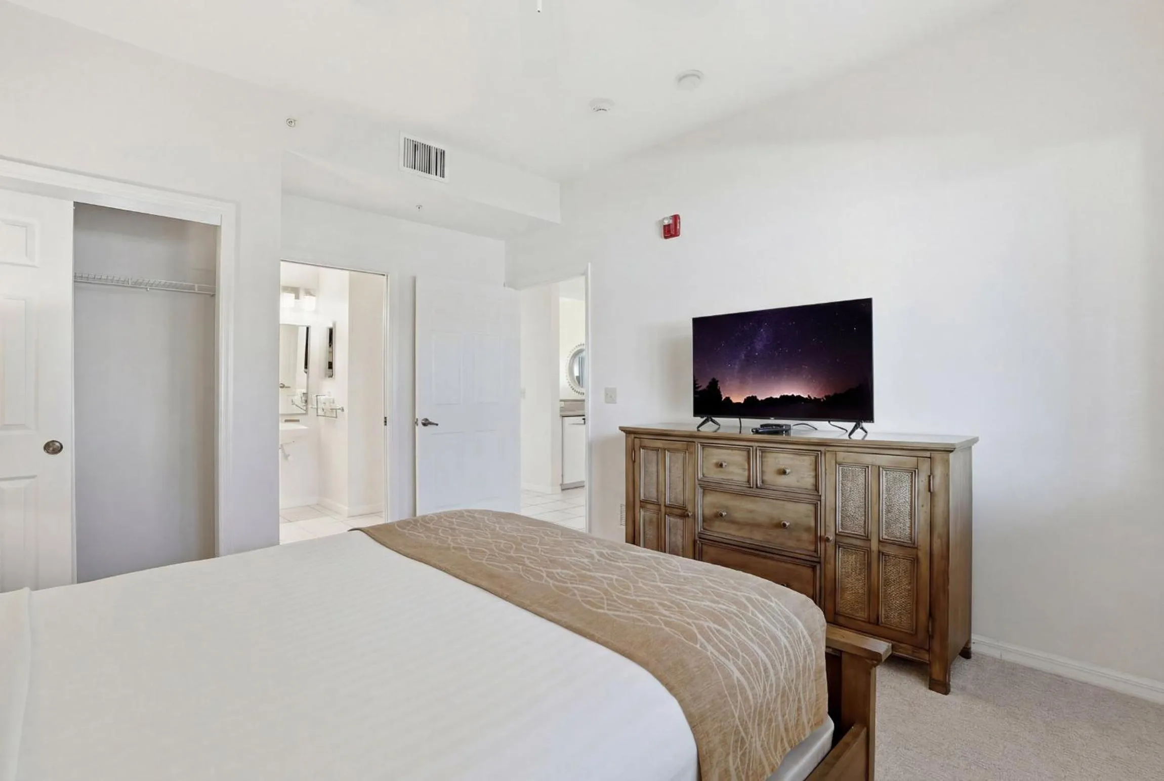 Bed in GreenLinks Golf Villas at Lely Resort