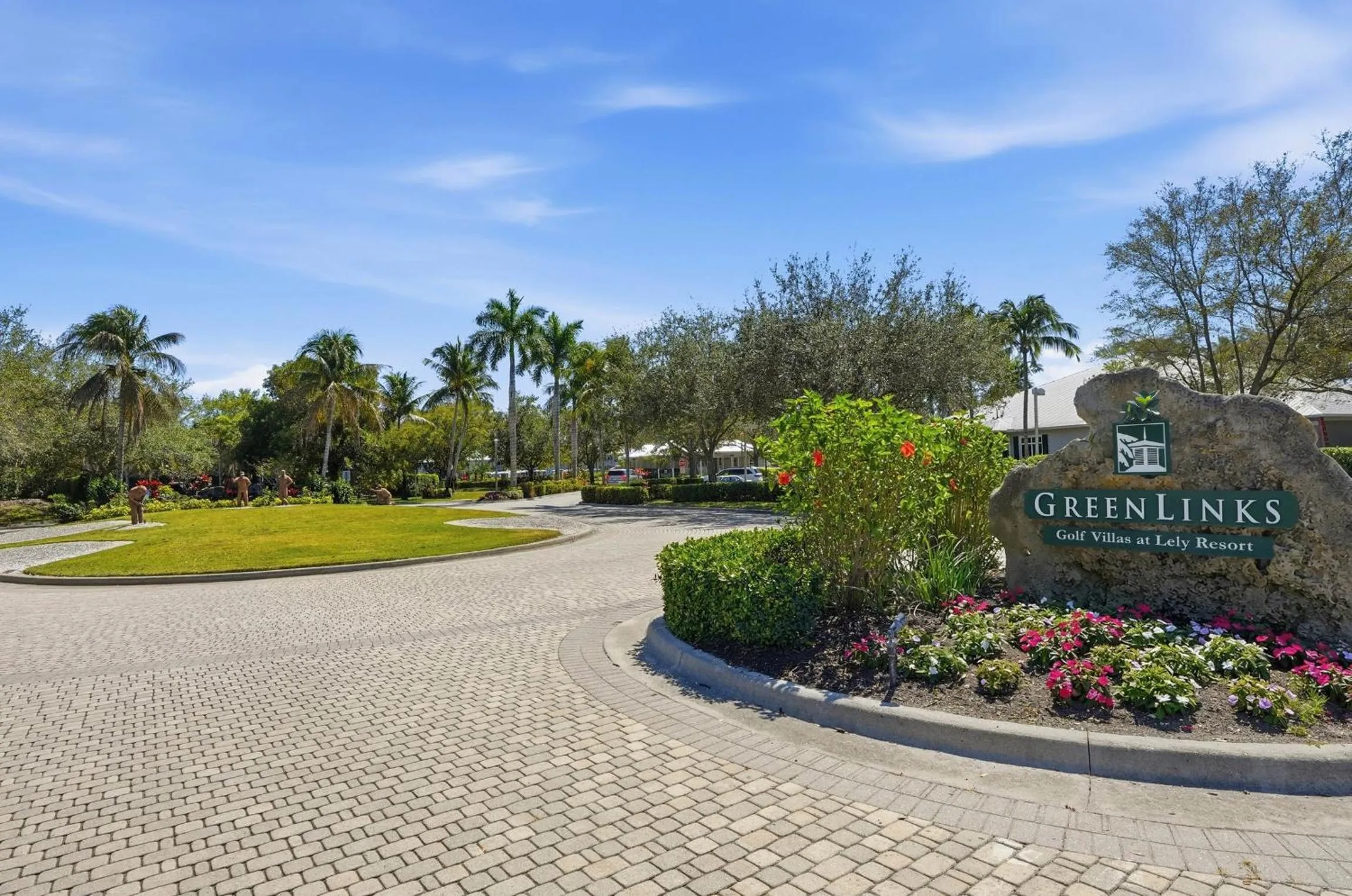 Facade/entrance in GreenLinks Golf Villas at Lely Resort