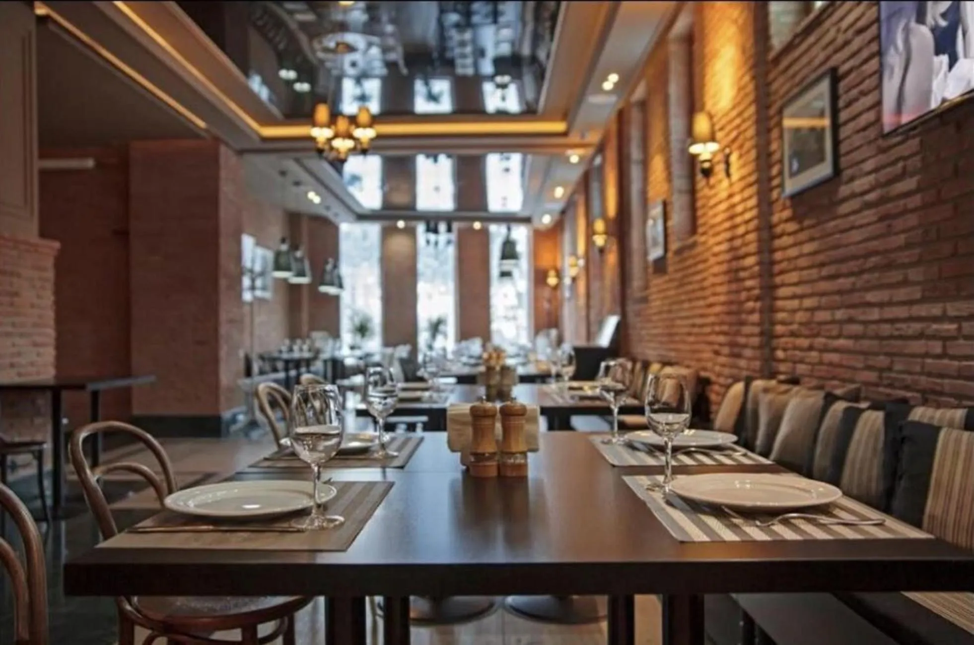 Restaurant/places to eat in Aparthotel Room 107 at Orbi Palace in Bakuriani