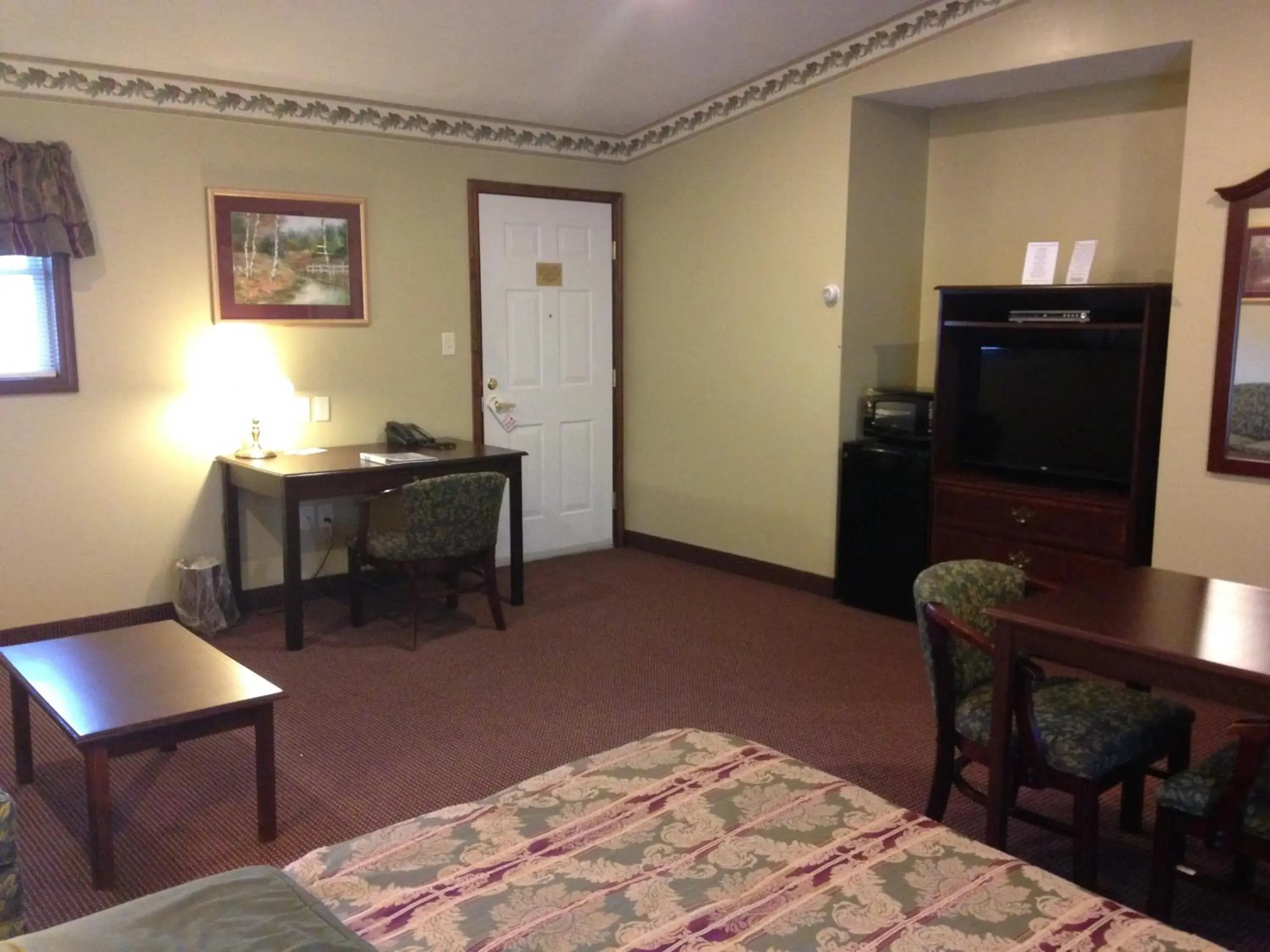 Executive King Room in Fred's Inn Restaurant & Lodging Executive King Room in Fred's Inn Restaurant & Lodging