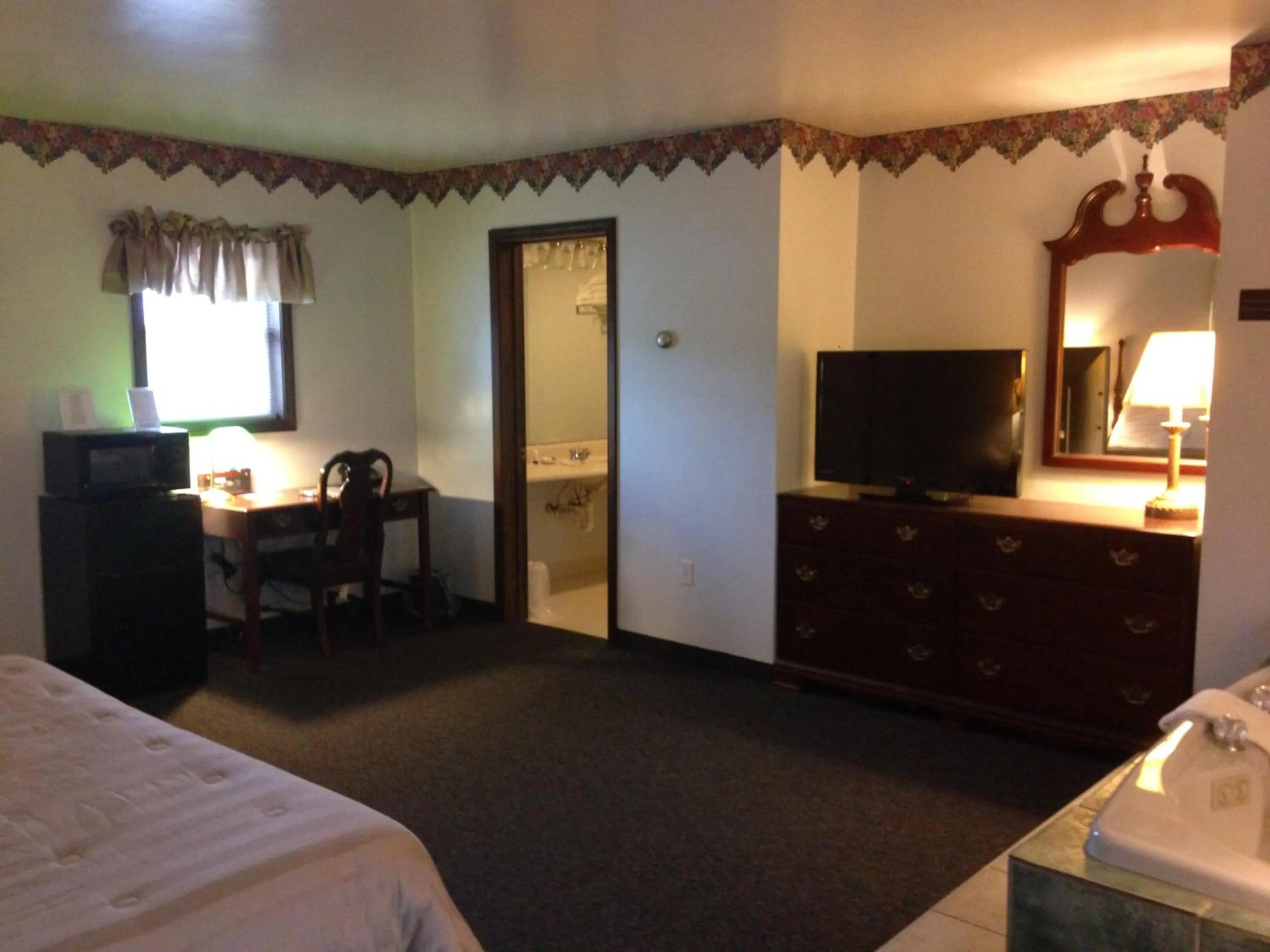 Bedroom, Bed in Fred's Inn Restaurant & Lodging