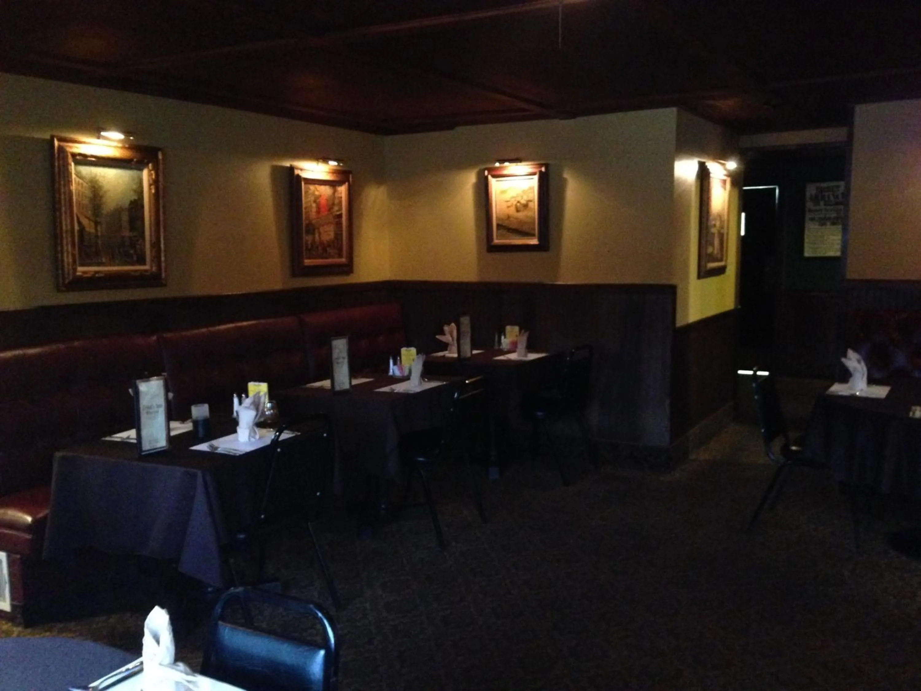 Dining area in Fred's Inn Restaurant & Lodging