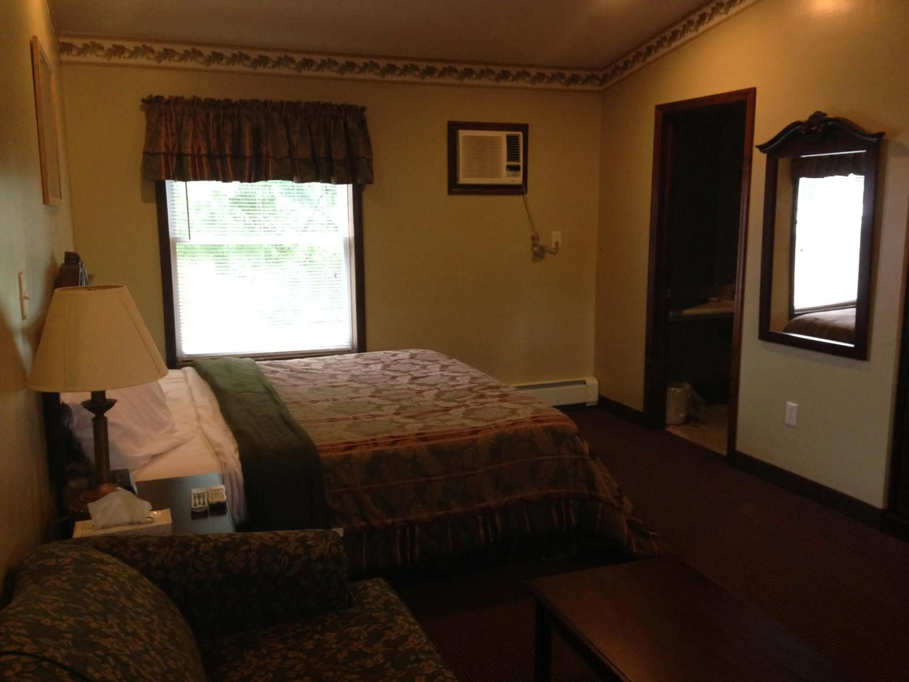Photo of the whole room, Bed in Fred's Inn Restaurant & Lodging