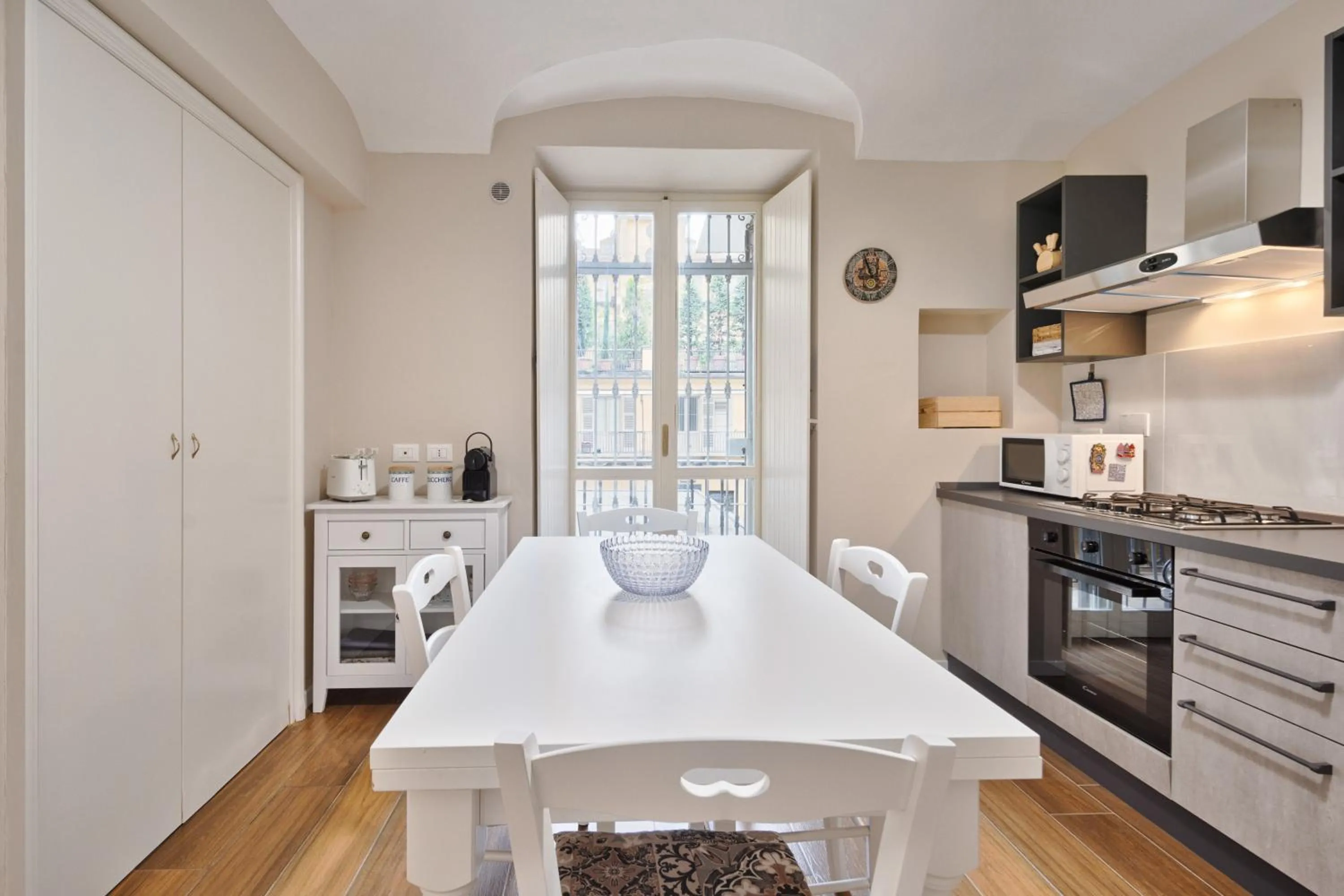 Dining area in GuestHost - Porta Susa Elegant & Design Apartment