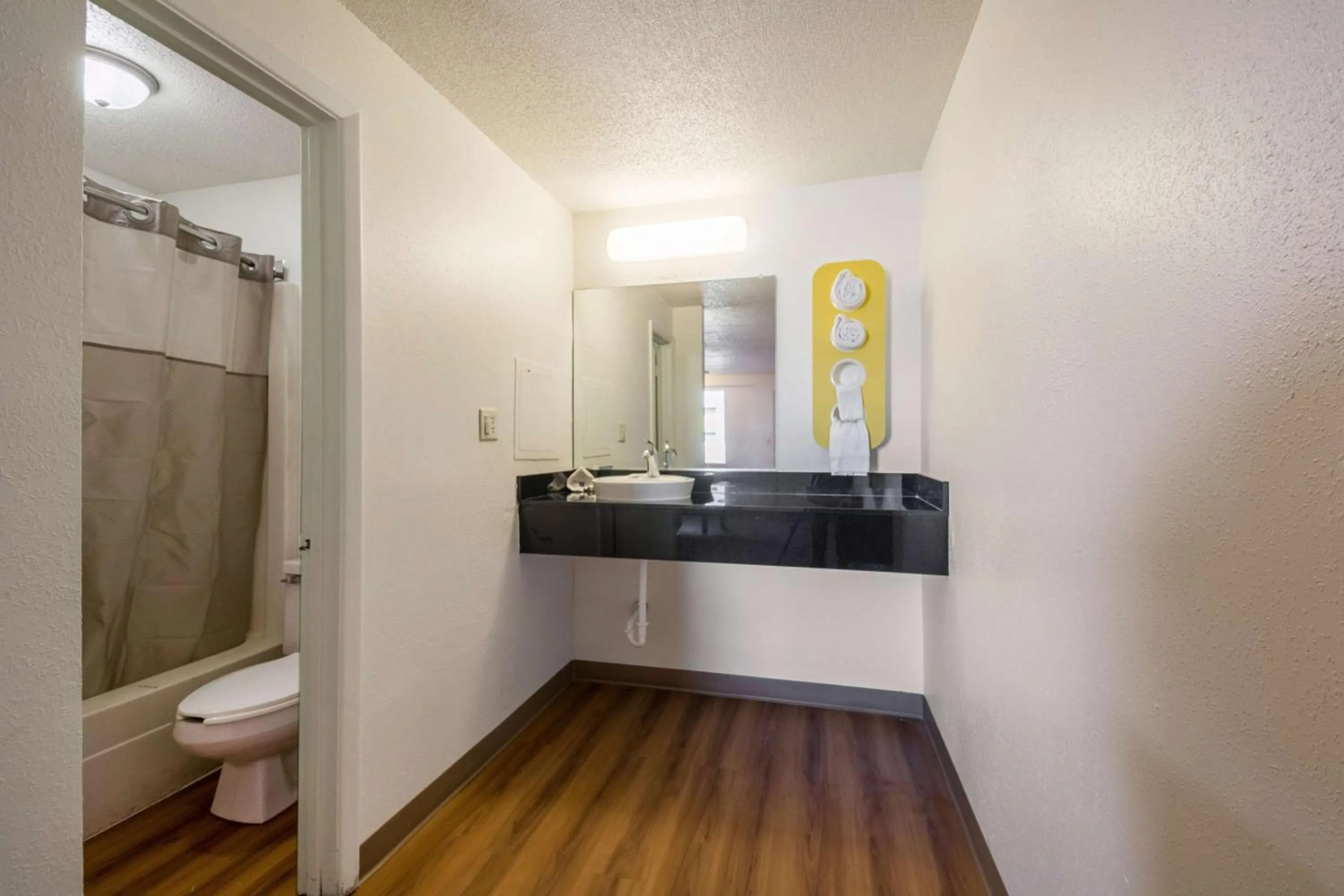 Toilet, Kitchen/Kitchenette in Motel 6-Indianapolis, IN - South