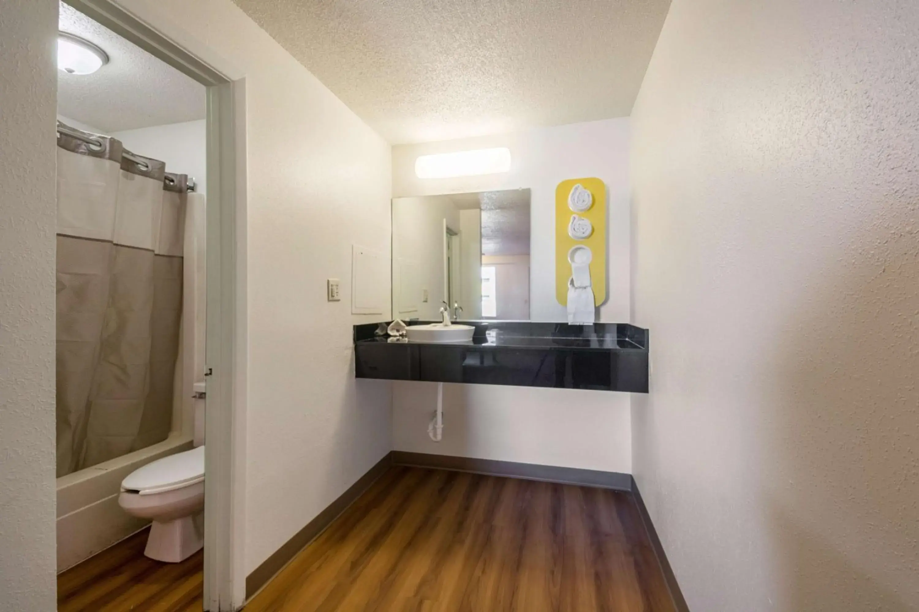 Toilet, Kitchen/Kitchenette in Motel 6-Indianapolis, IN - South