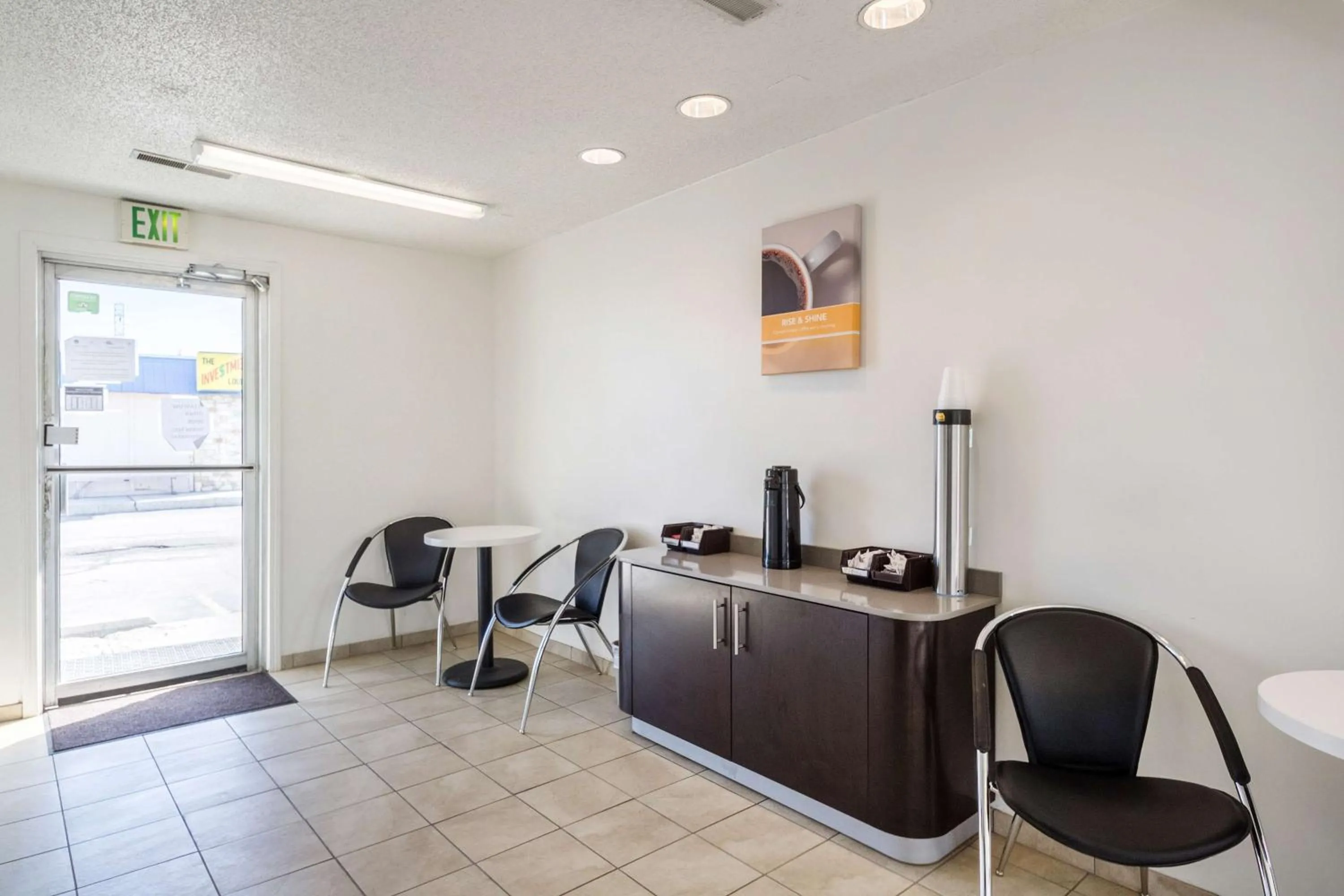 Coffee/tea facilities in Motel 6-Indianapolis, IN - South