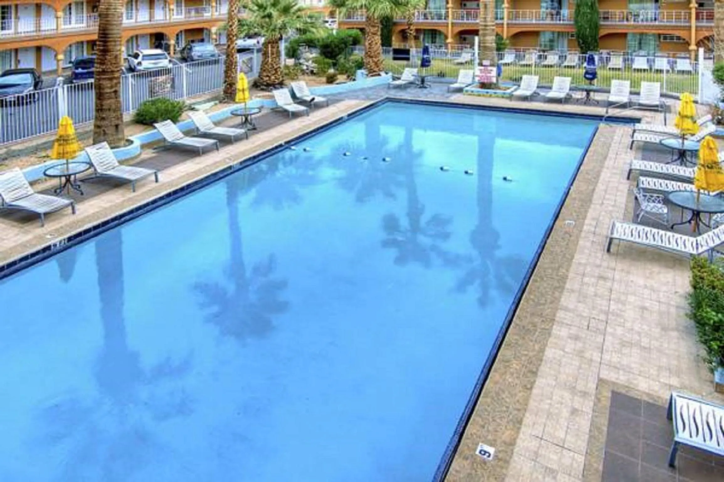 Swimming pool in Shalimar Hotel of Las Vegas