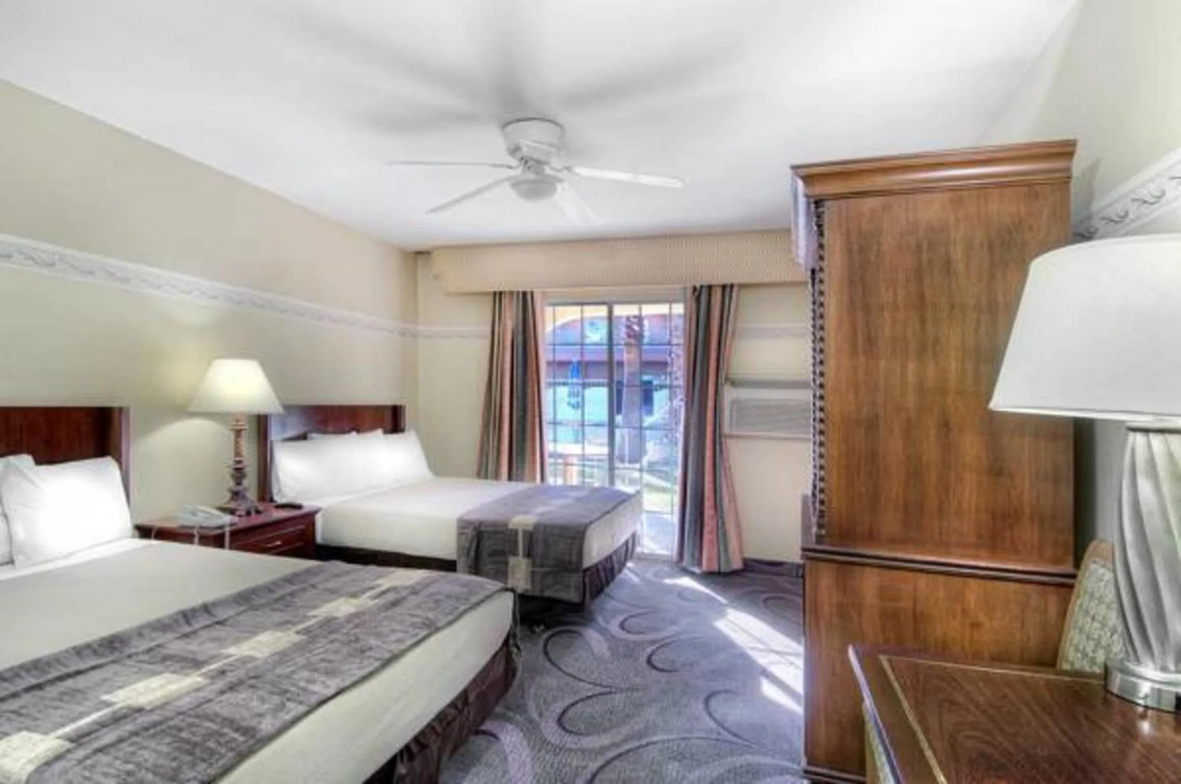 Bed in Shalimar Hotel of Las Vegas