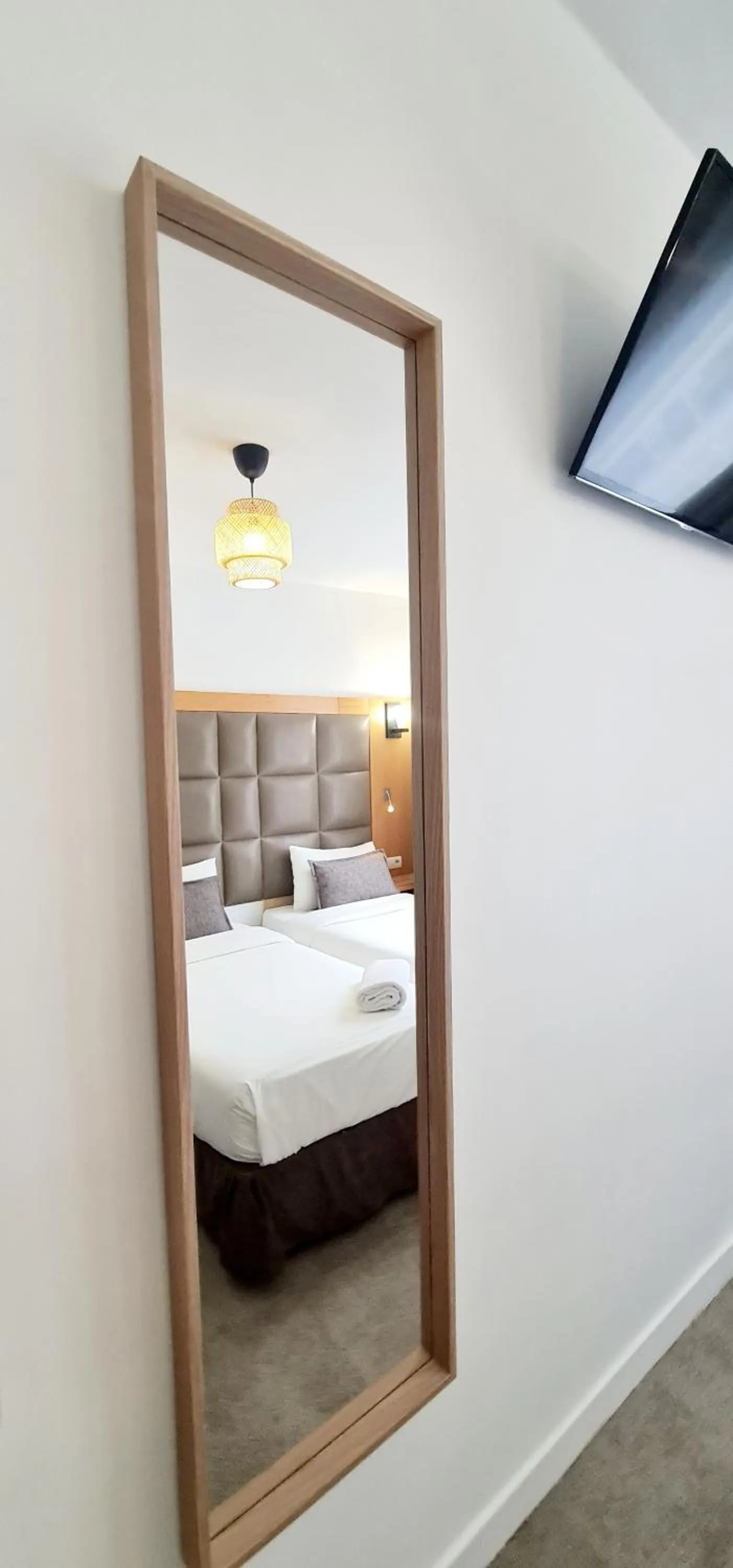 Bed in Hotel de France 18