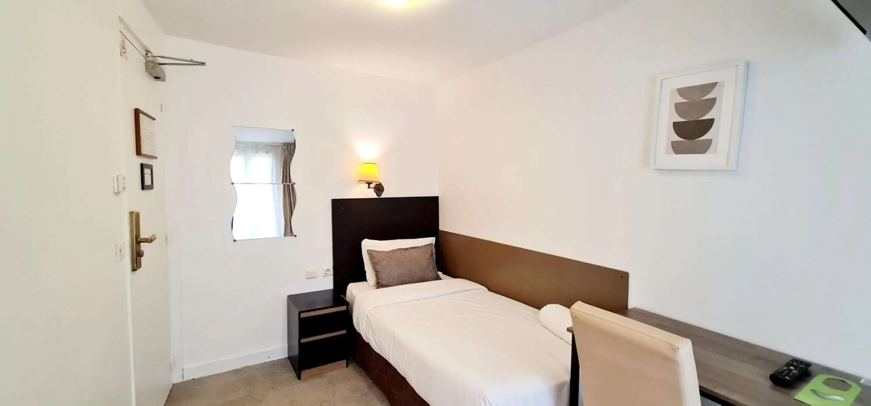 Bedroom, Bed in Hotel de France 18