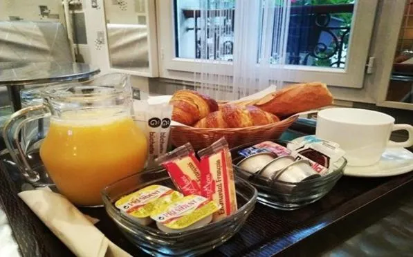 Breakfast in Hotel de France 18