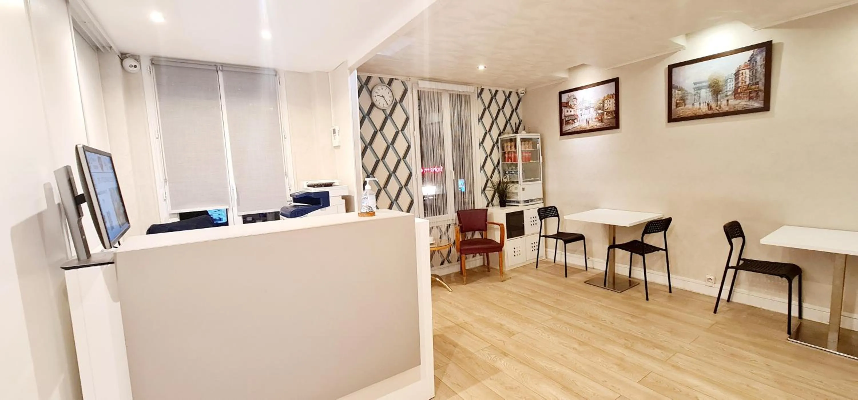 Lobby or reception in Hotel de France 18