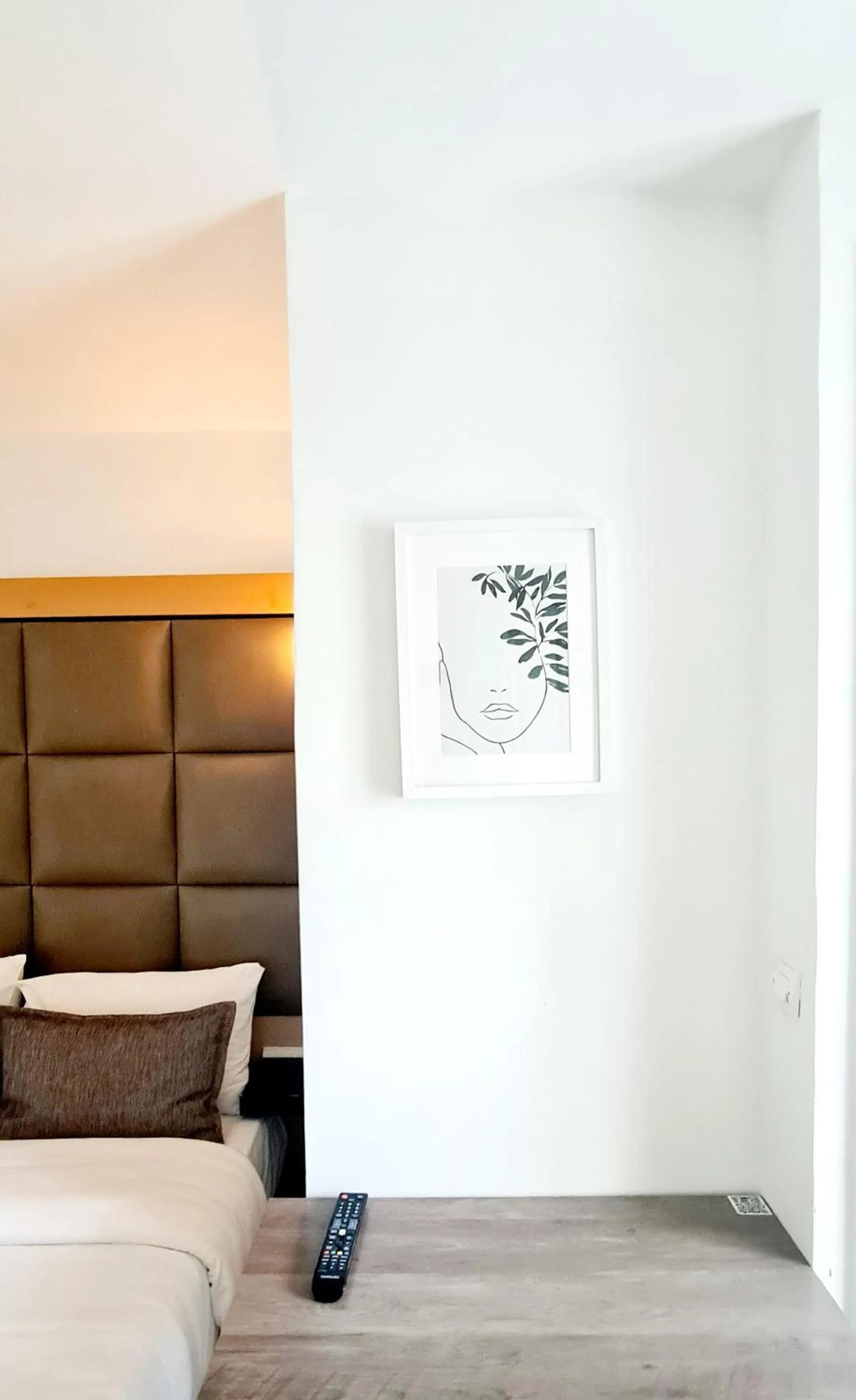 Seating area, Bed in Hotel de France 18