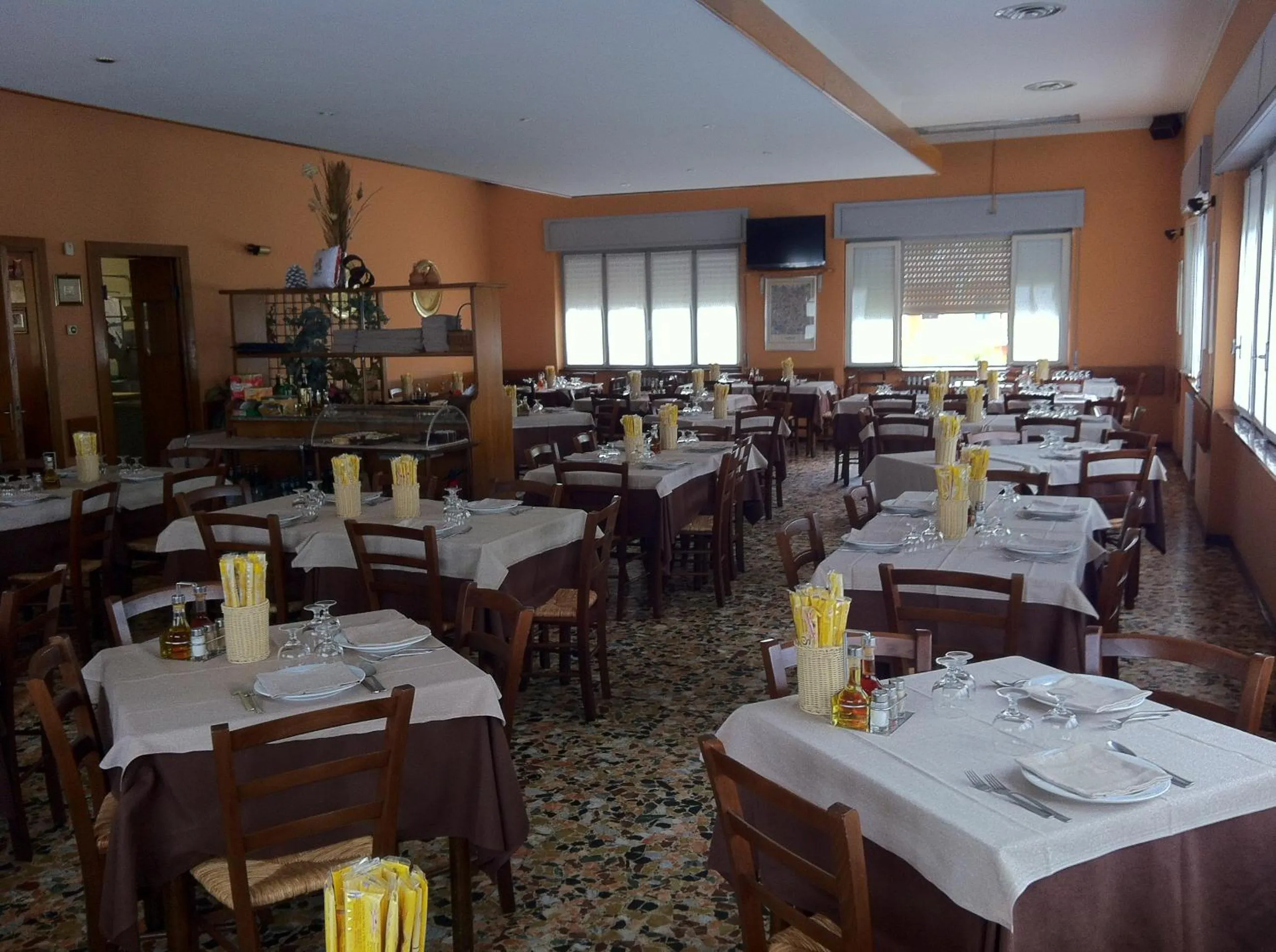 Restaurant/places to eat in Albergo Cristallo