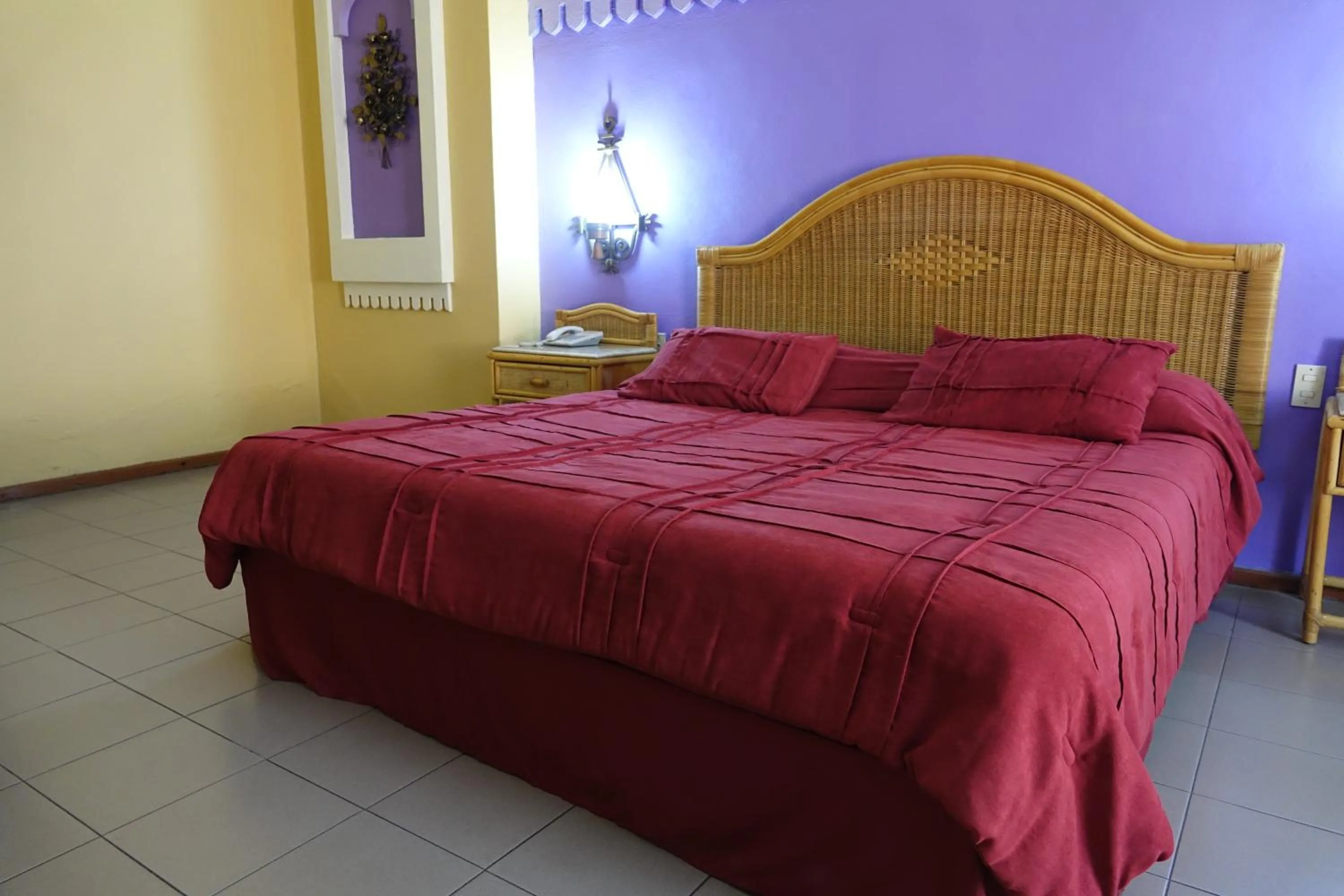 Photo of the whole room, Bed in Hotel America