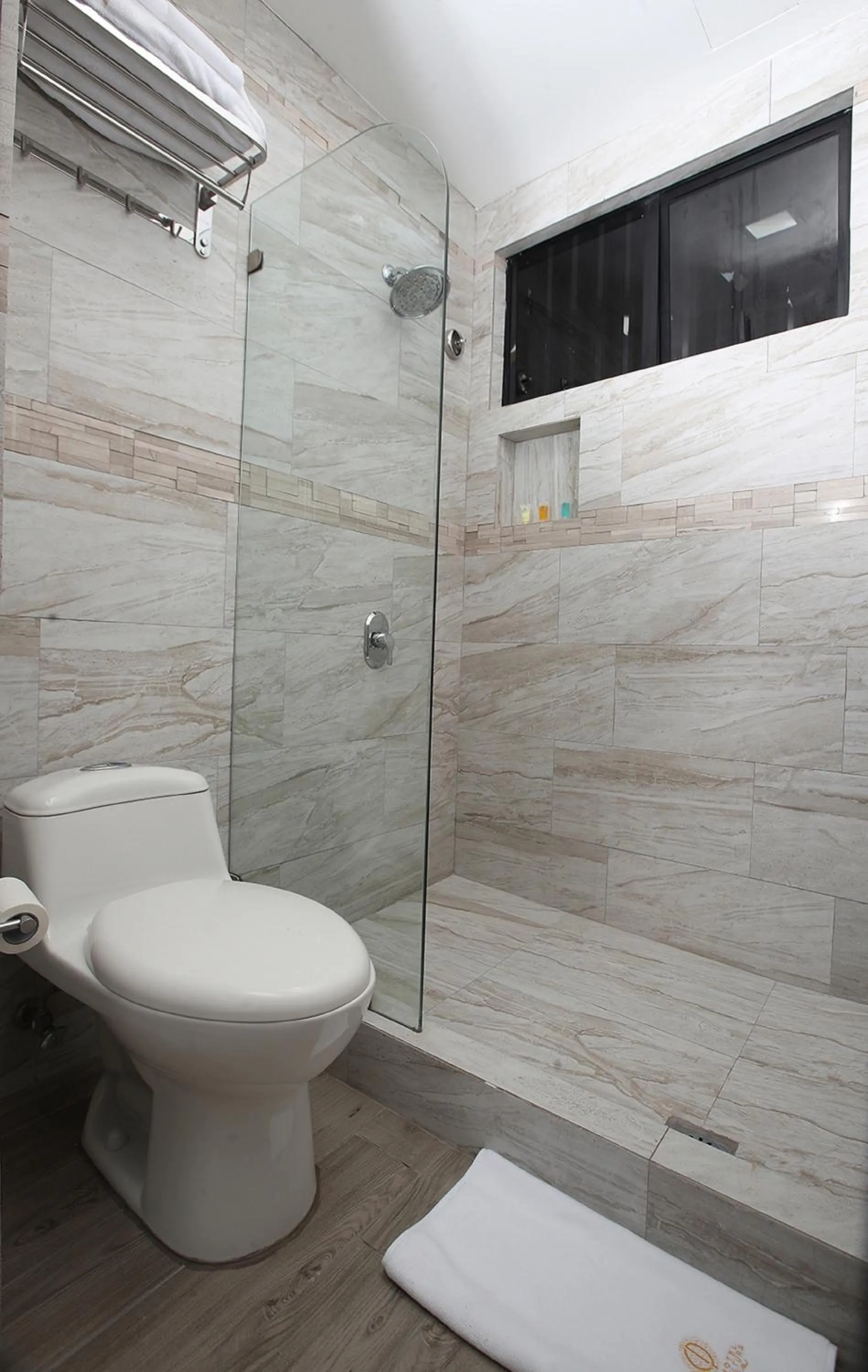 Shower in Hotel Cultura Plaza