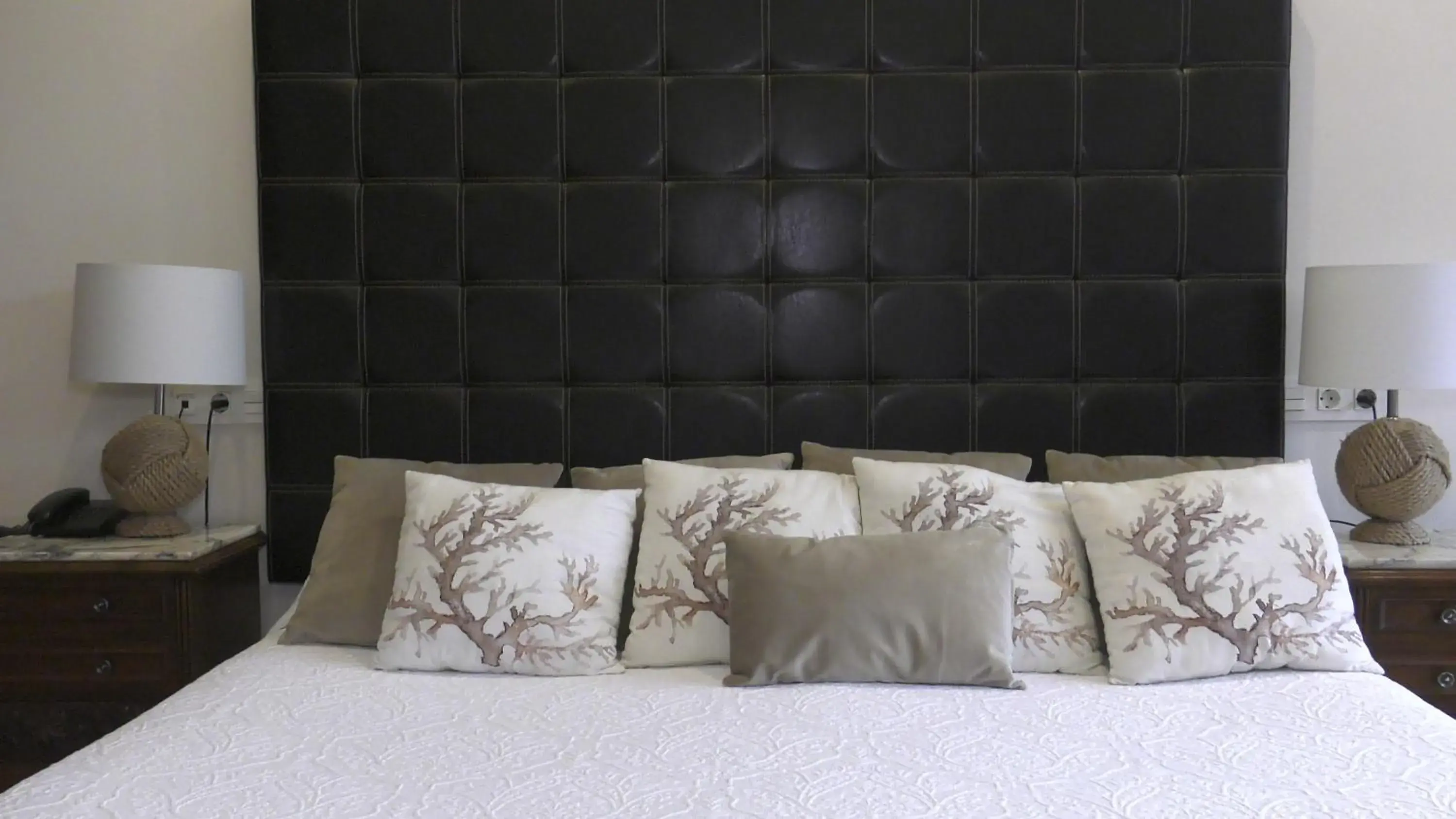 Deluxe Double or Twin Room with Spa Bath in Hotel Rural Playa de Aguilar Deluxe Double or Twin Room with Spa Bath in Hotel Rural Playa de Aguilar