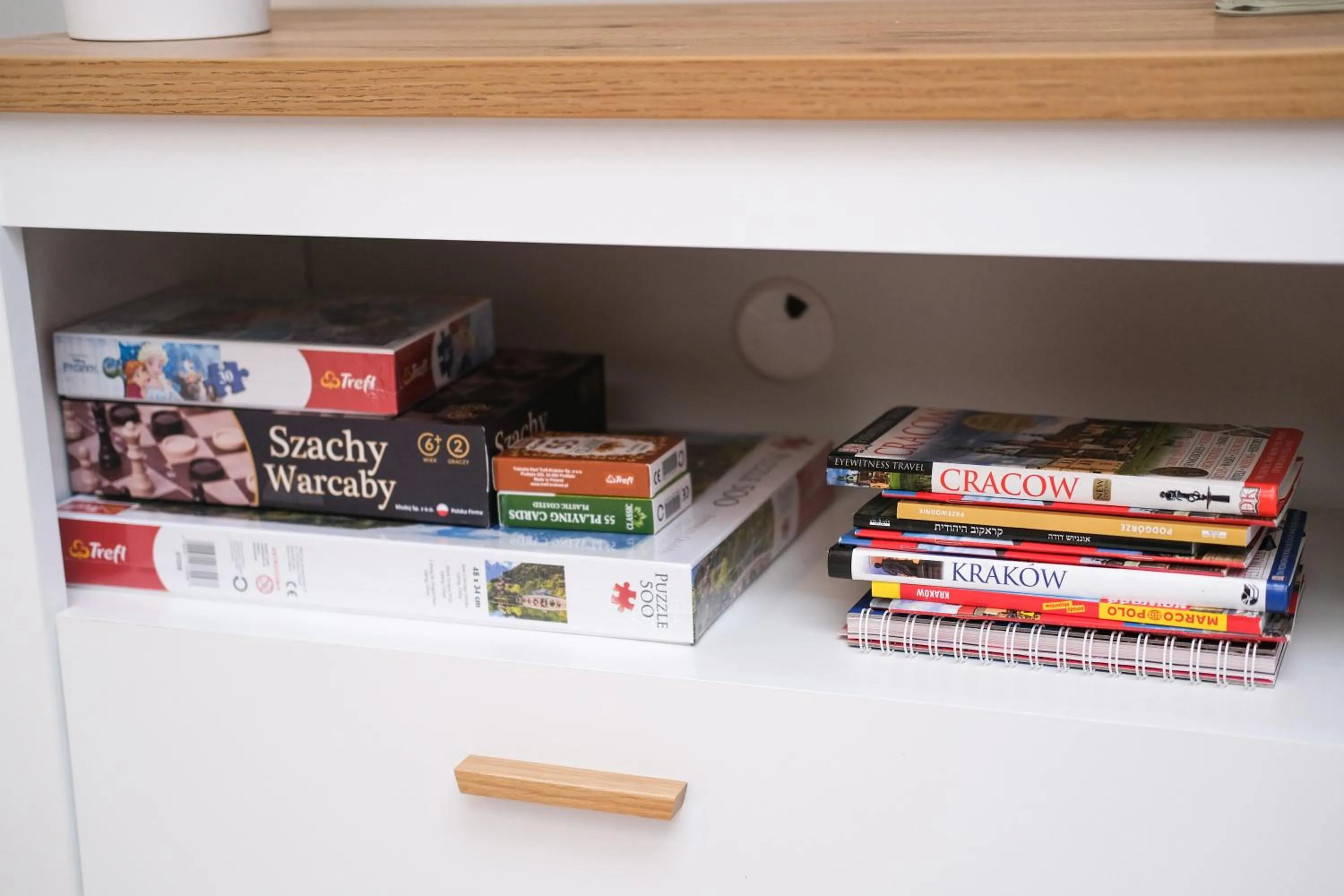 Library in Old Town Vistula Premium Apartments