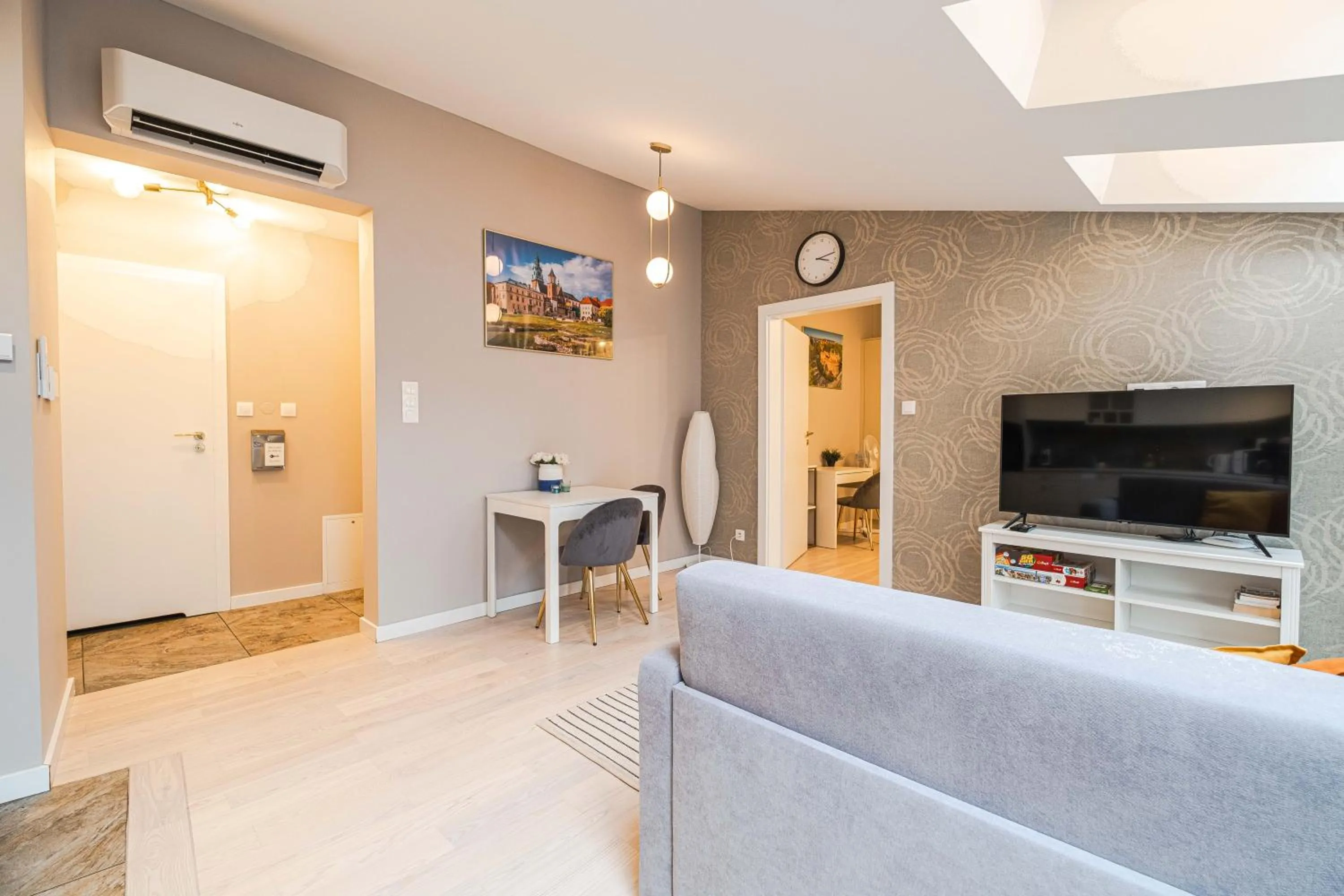 Communal lounge/ TV room in Old Town Vistula Premium Apartments