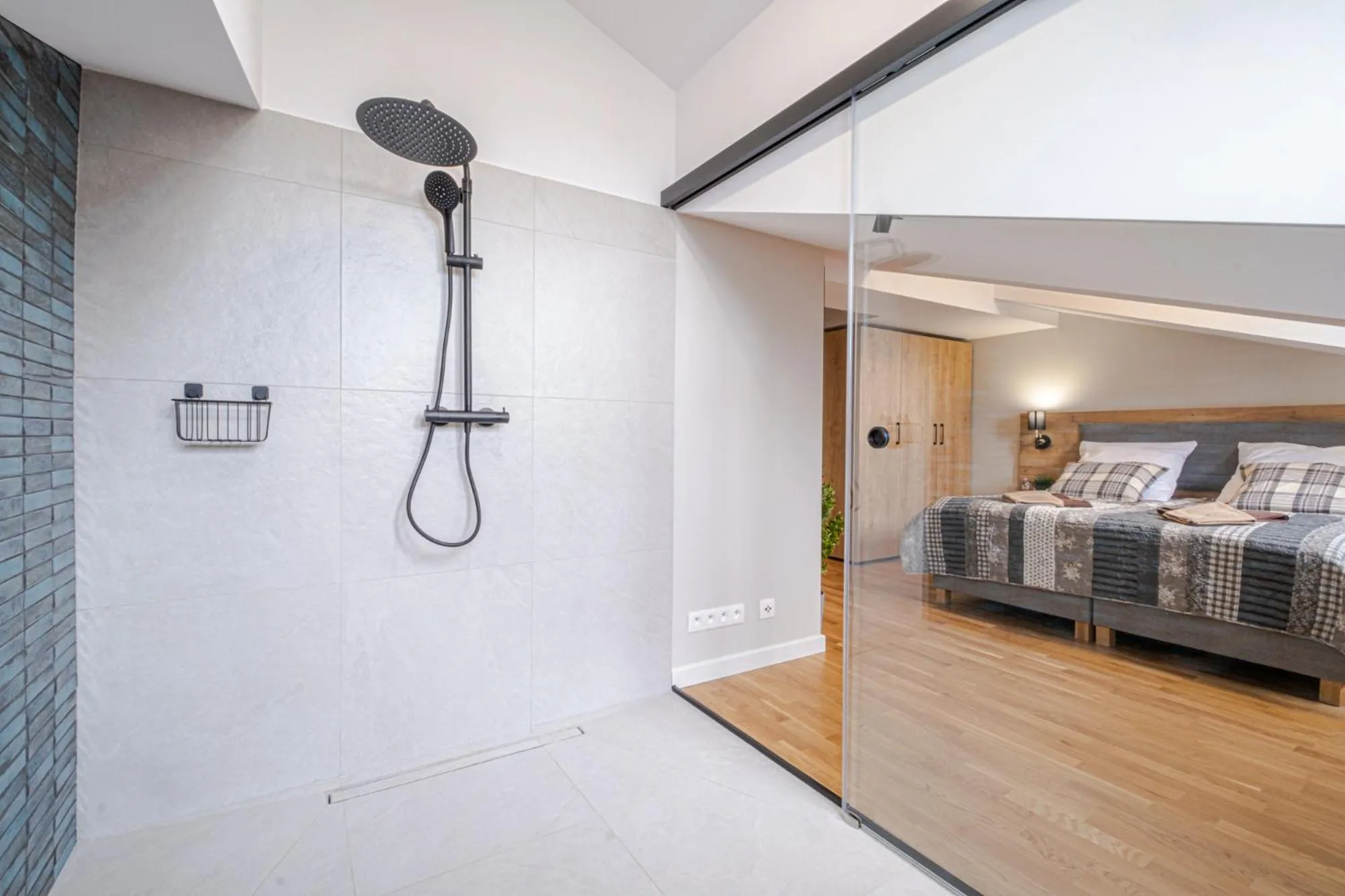 Shower, Bed in Old Town Vistula Premium Apartments