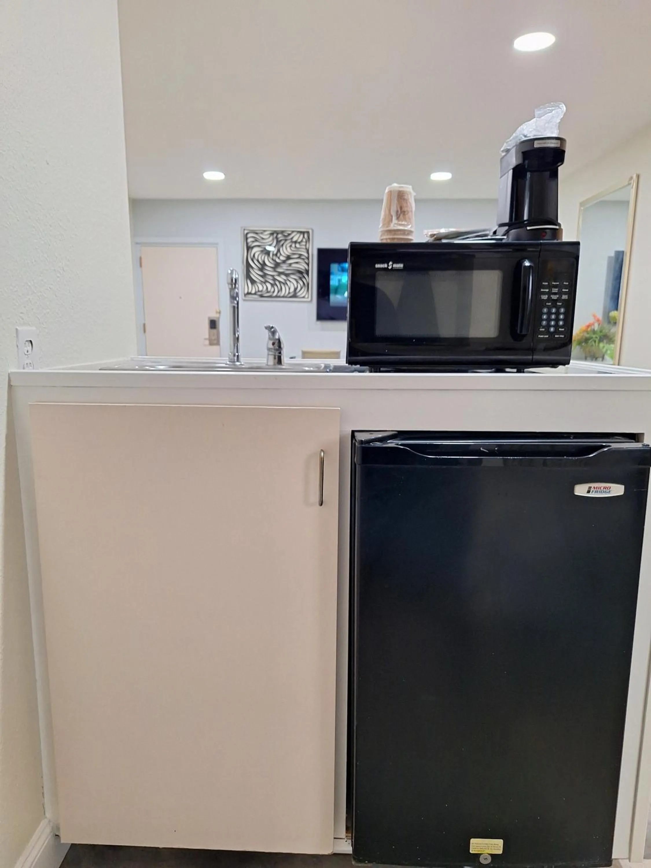 microwave in Travelodge by Wyndham Indianapolis Speedway