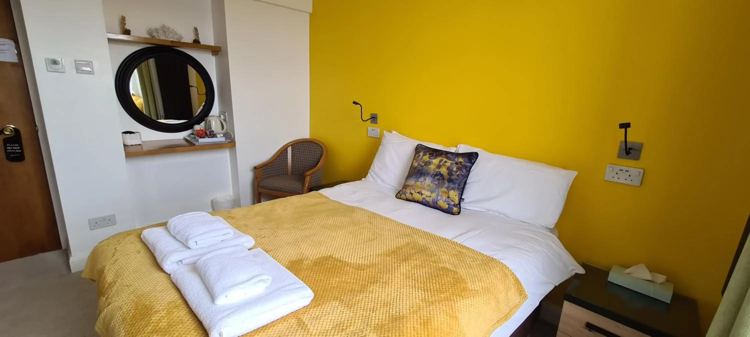 Double Room with Private Bathroom in The Torland - Paignton Seafront - free parking, all rooms en-suite Double Room with Private Bathroom in The Torland - Paignton Seafront - free parking, all rooms en-suite
