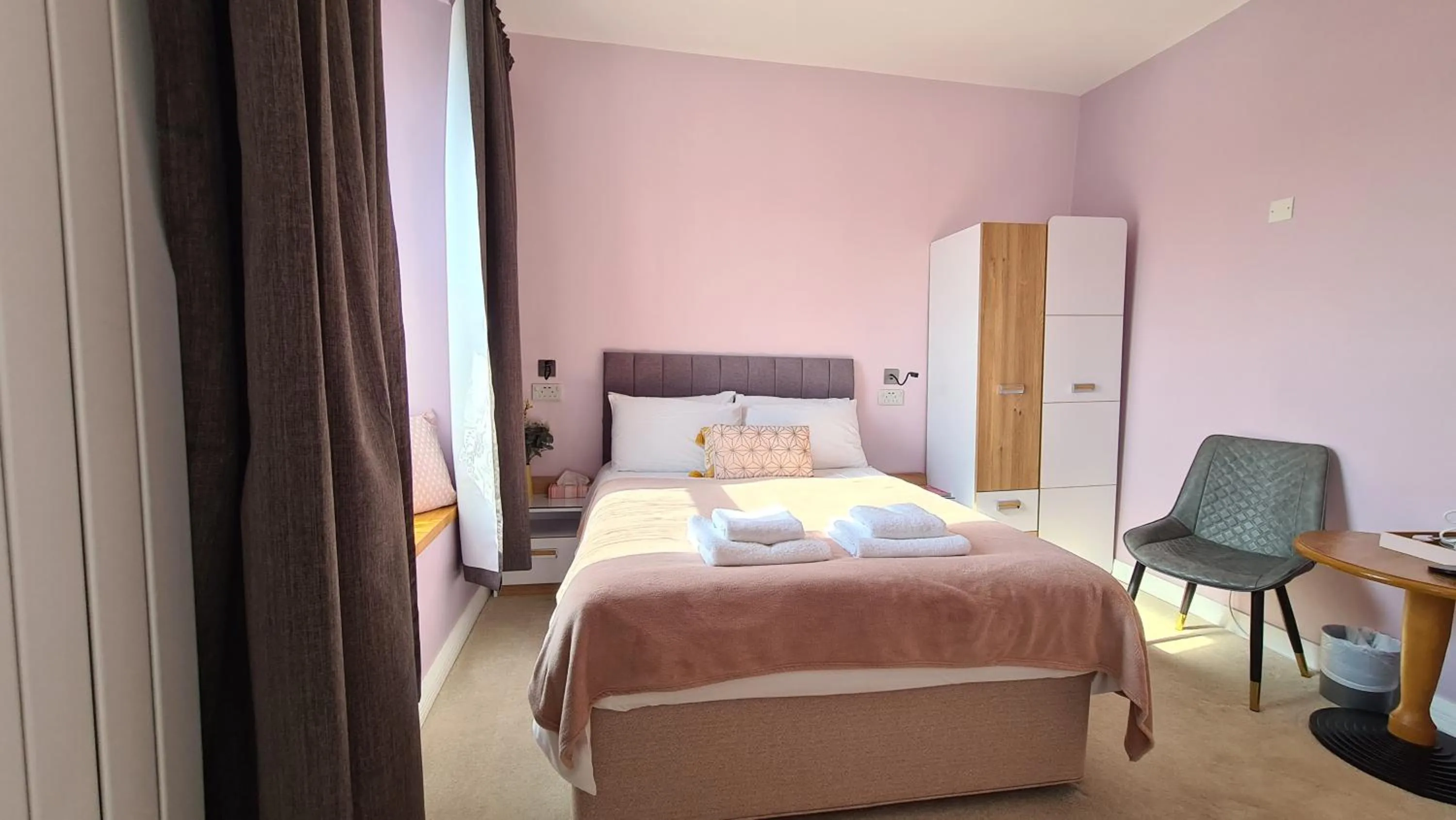 Bedroom, Bed in The Torland - Paignton Seafront - free parking, all rooms en-suite