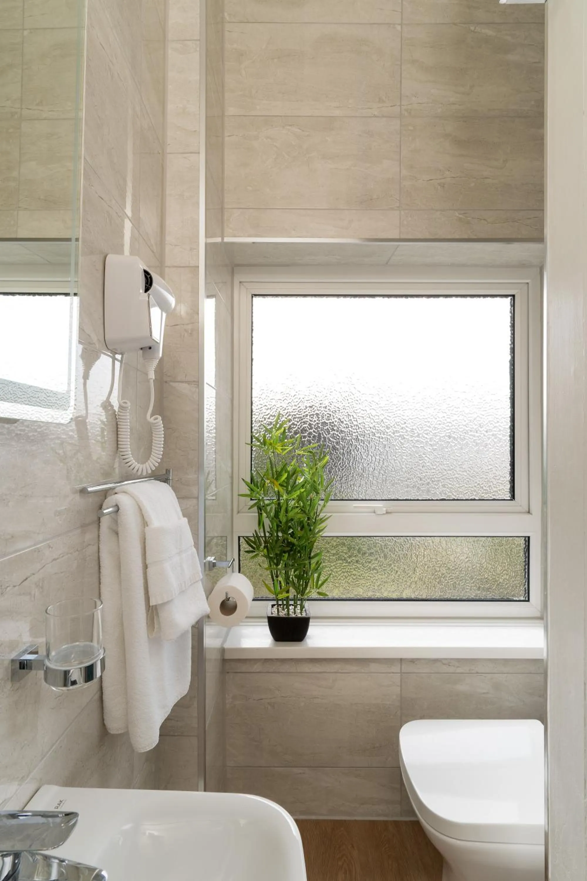 Shower in The Torland - Paignton Seafront - free parking, all rooms en-suite