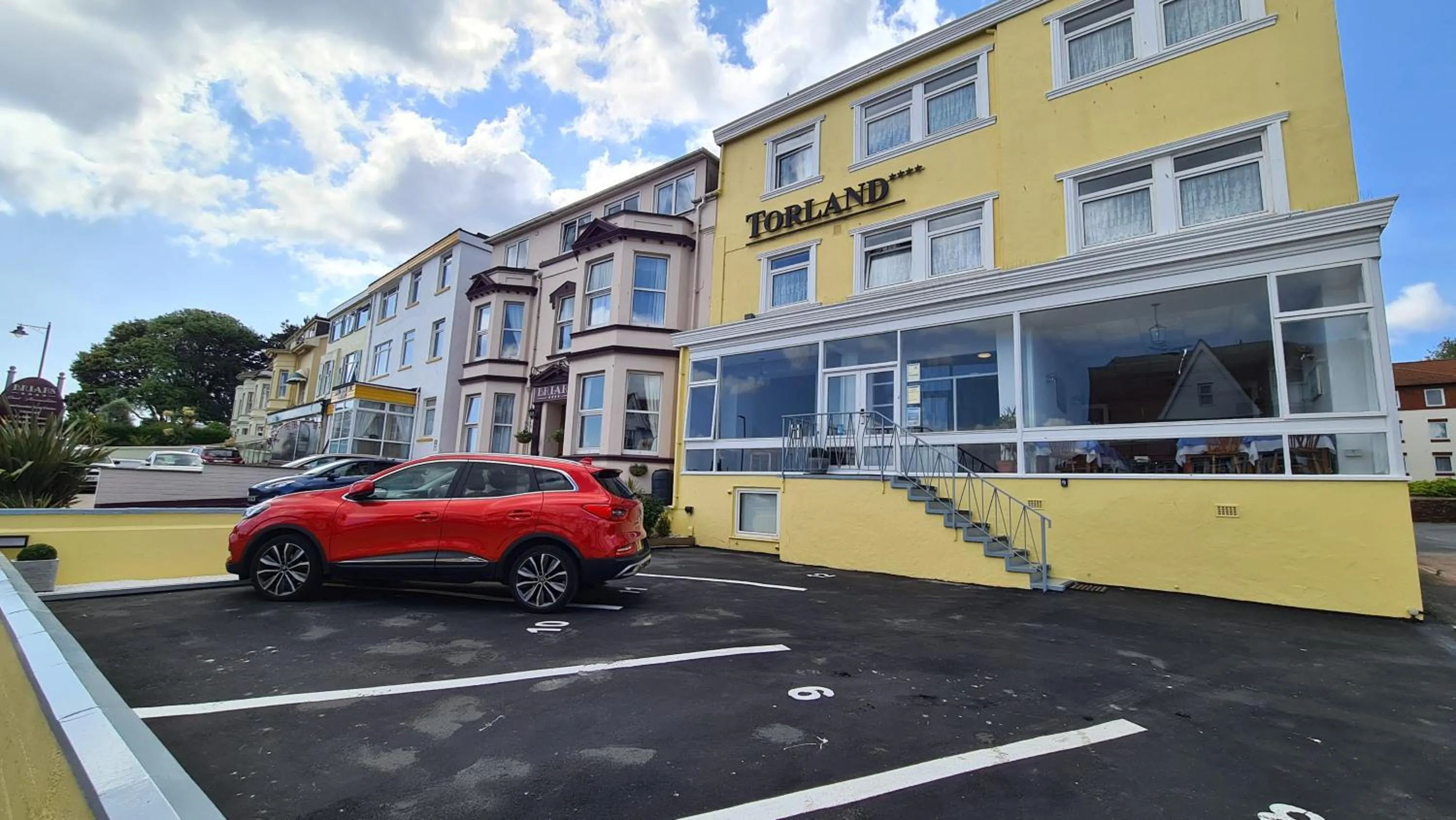 Parking in The Torland - Paignton Seafront - free parking, all rooms en-suite