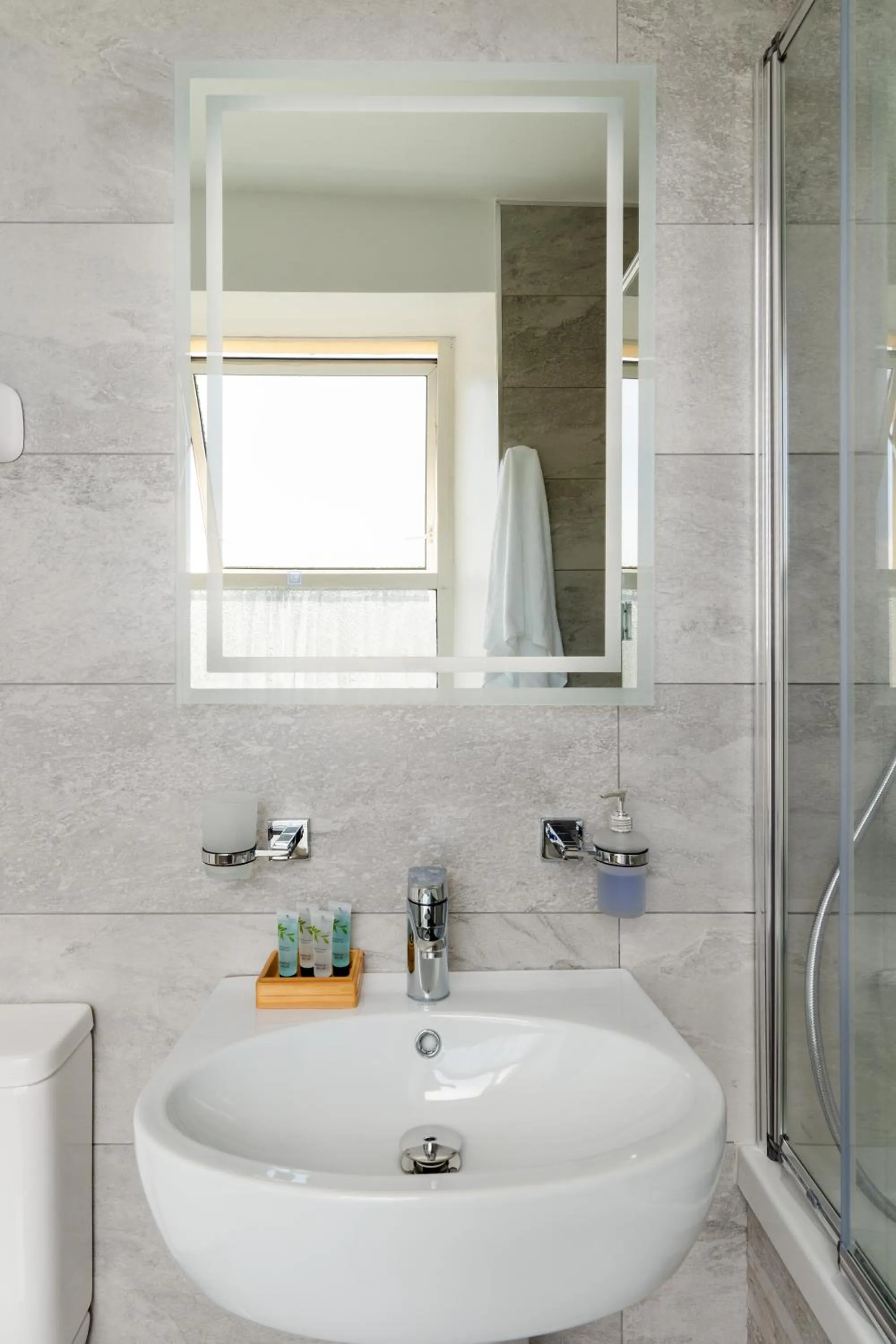 Bathroom in The Torland - Paignton Seafront - free parking, all rooms en-suite