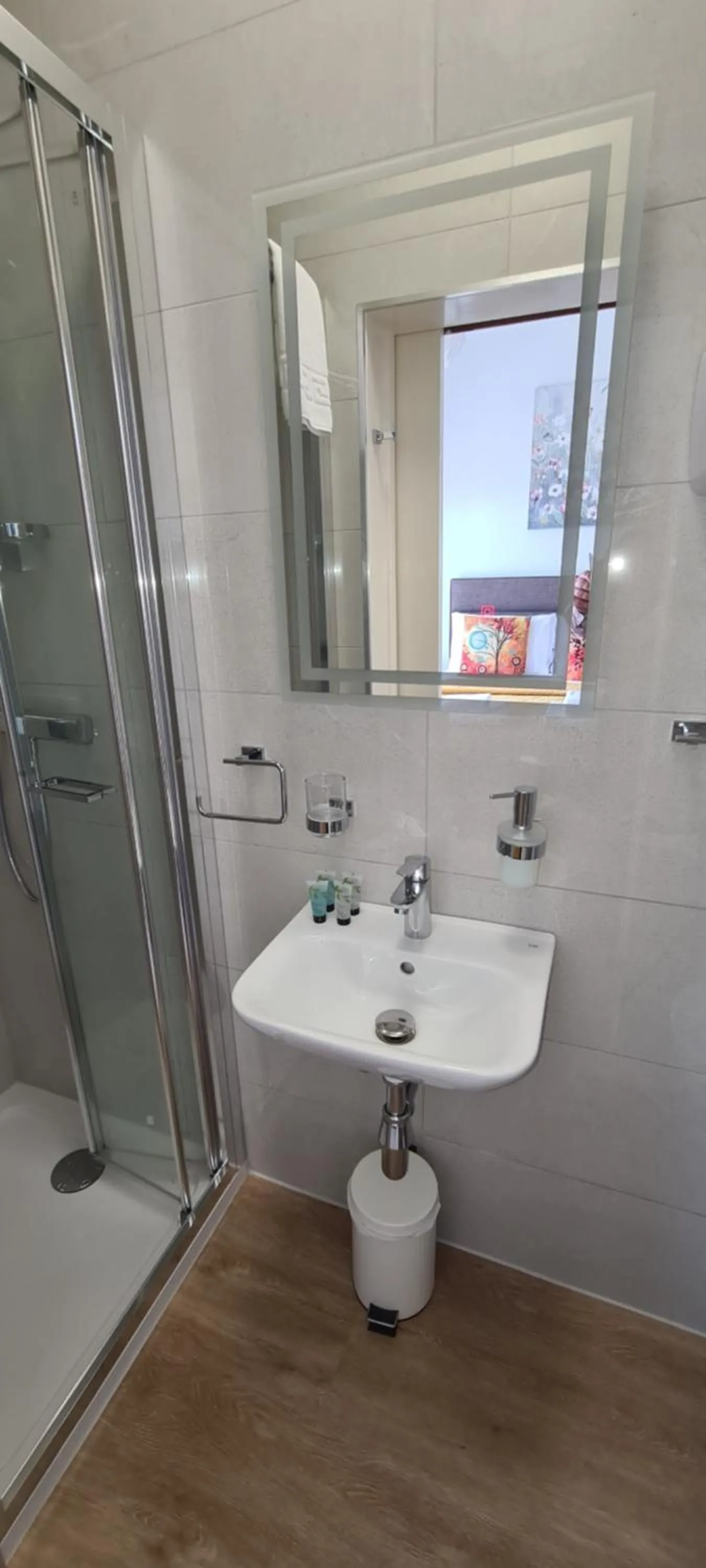 Shower in The Torland - Paignton Seafront - free parking, all rooms en-suite