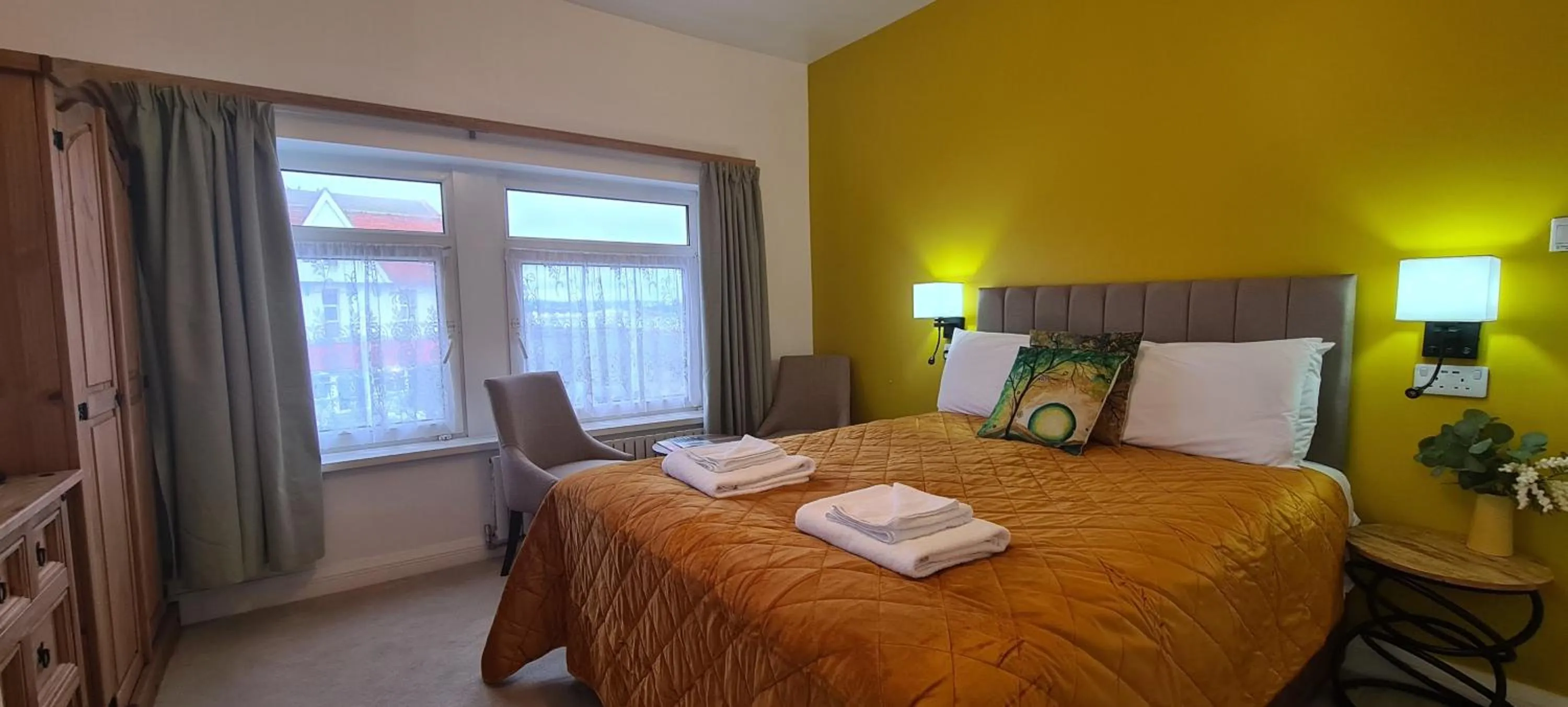 Bedroom, Bed in The Torland - Paignton Seafront - free parking, all rooms en-suite